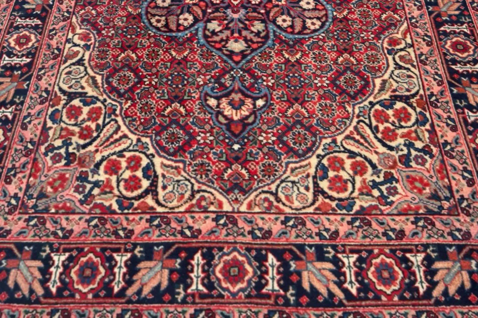 Persian Tabriz Area Rug - Ivory Navy Blue Red (54 x 77) In Excellent Condition For Sale In Dallas, TX