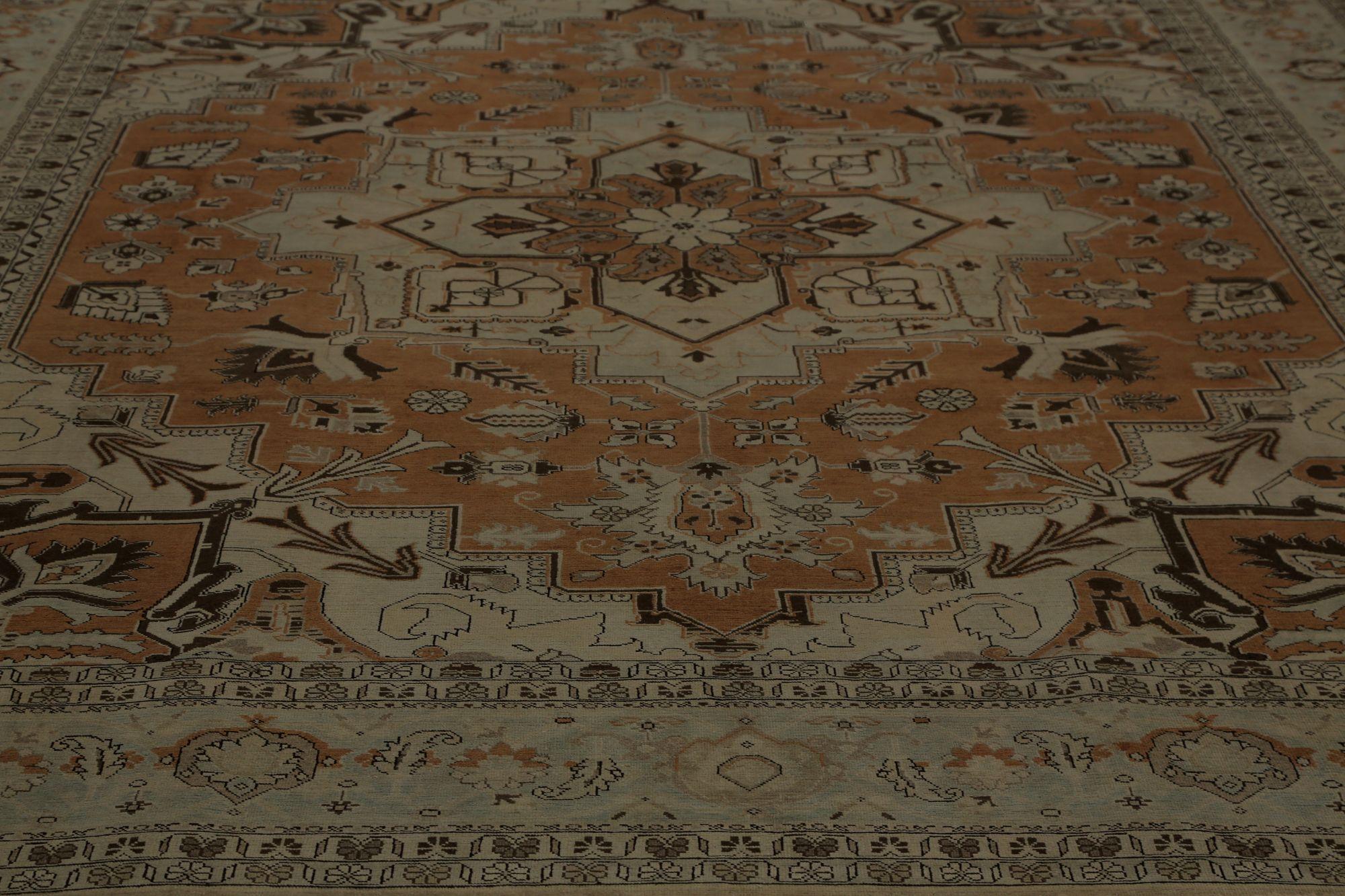 Scopri l'eleganza del Tabriz persiano con i tappeti d'area CIRCA del 1880. Progettato con lana e IvoryRed, questo design esclusivo è perfetto per valorizzare il tuo spazio.