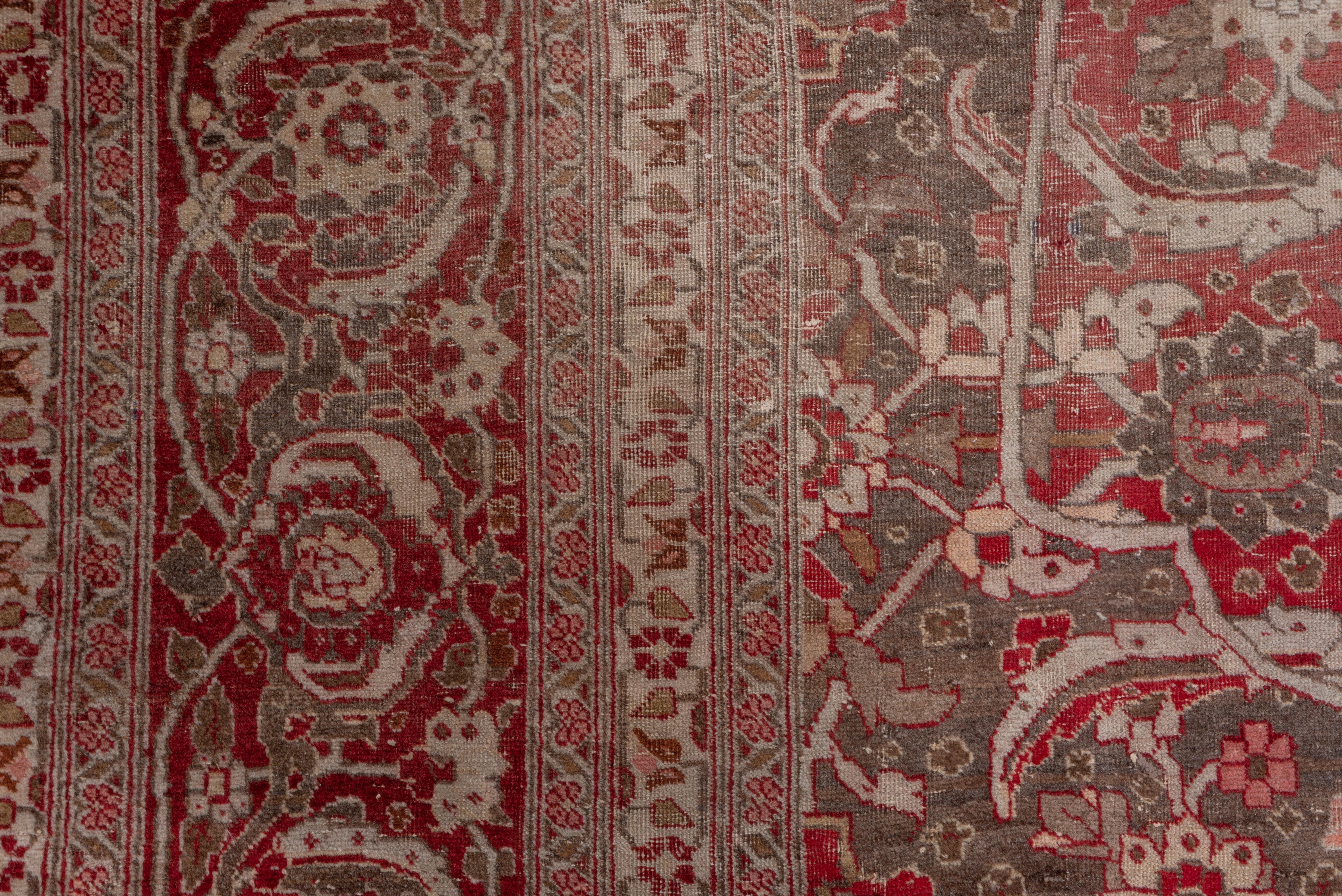 Persischer Täbris-Teppich, ca. 1940er-Jahre im Zustand „Gut“ im Angebot in New York, NY