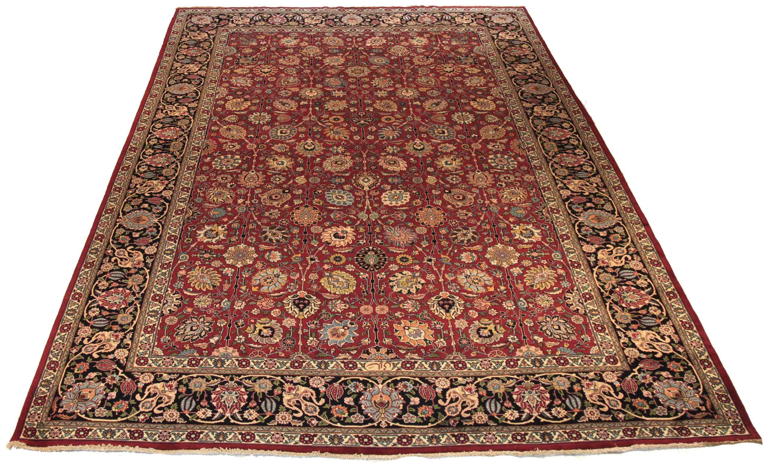Scopri l'eleganza del Tabriz persiano, caratterizzato da una splendida lavorazione artigianale del 1880 circa. Progettato con una meticolosa attenzione ai dettagli, questo design esclusivo è perfetto per valorizzare il tuo spazio.