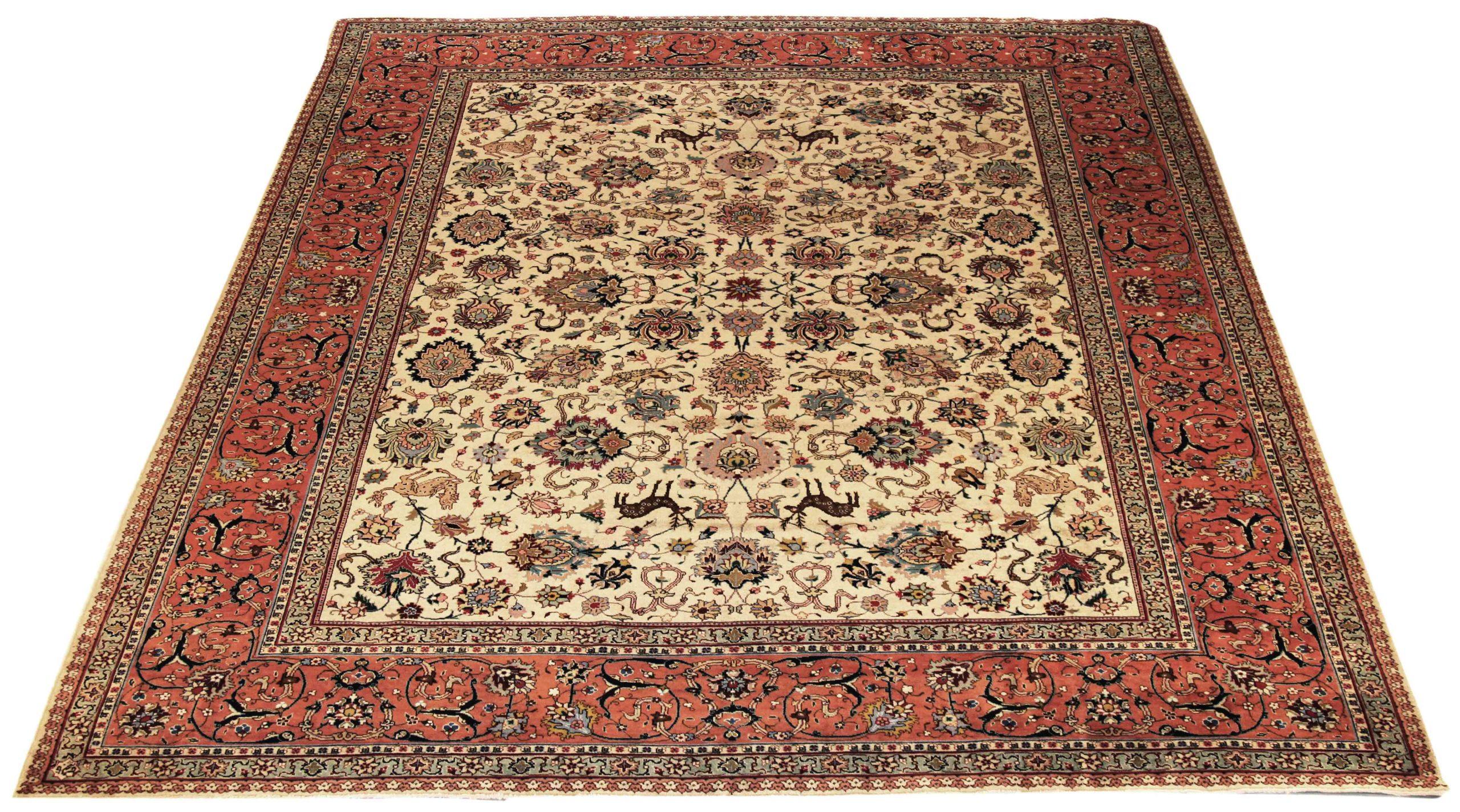 Scopri l'eleganza del Tabriz persiano, caratterizzato da una splendida lavorazione artigianale del 1880 circa. Progettato con una meticolosa attenzione ai dettagli, questo design esclusivo è perfetto per valorizzare il tuo spazio.