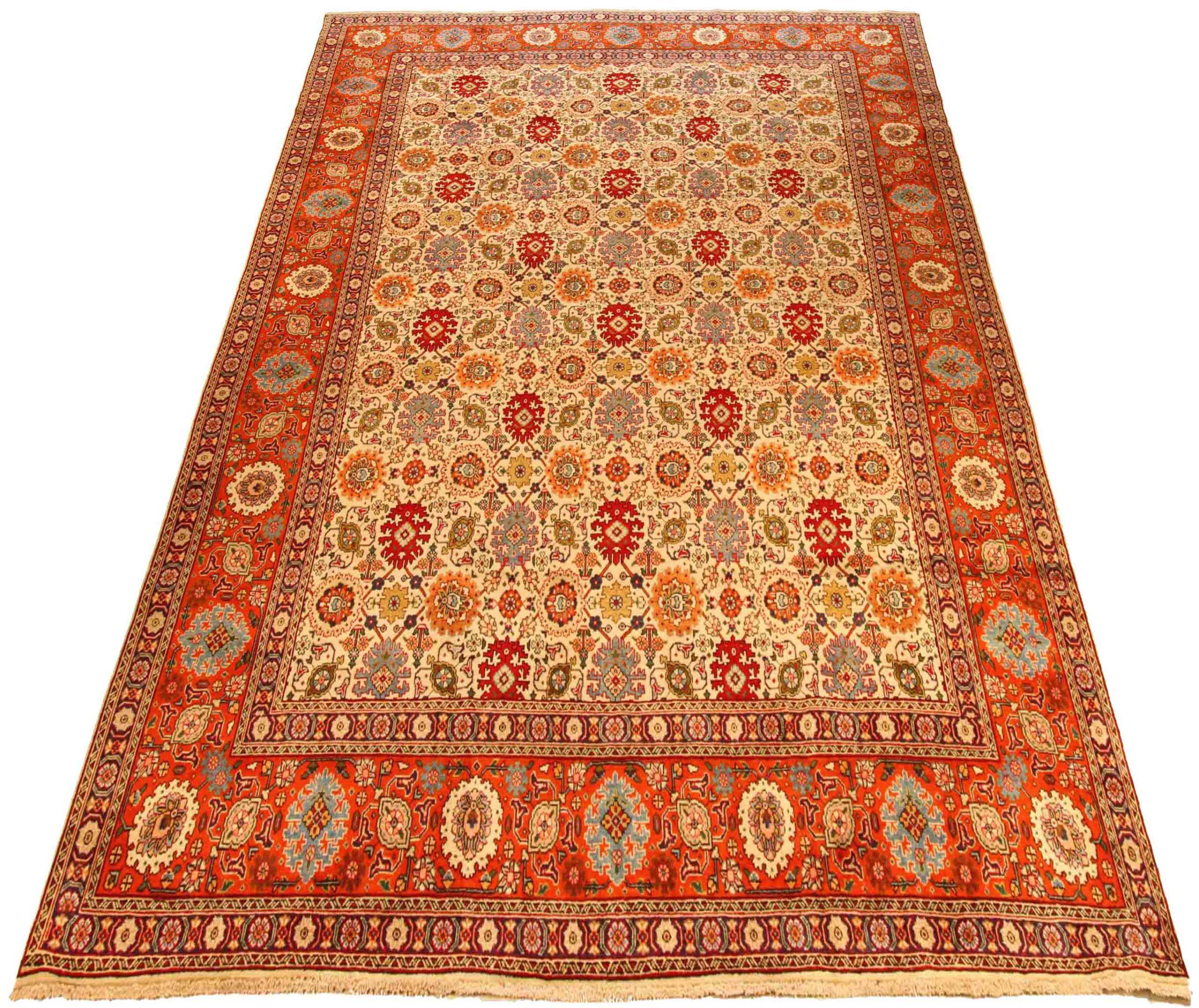 Scopri l'eleganza del Tabriz persiano, caratterizzato da una splendida lavorazione artigianale del 1880 circa. Progettato con una meticolosa attenzione ai dettagli, questo design esclusivo è perfetto per valorizzare il tuo spazio.