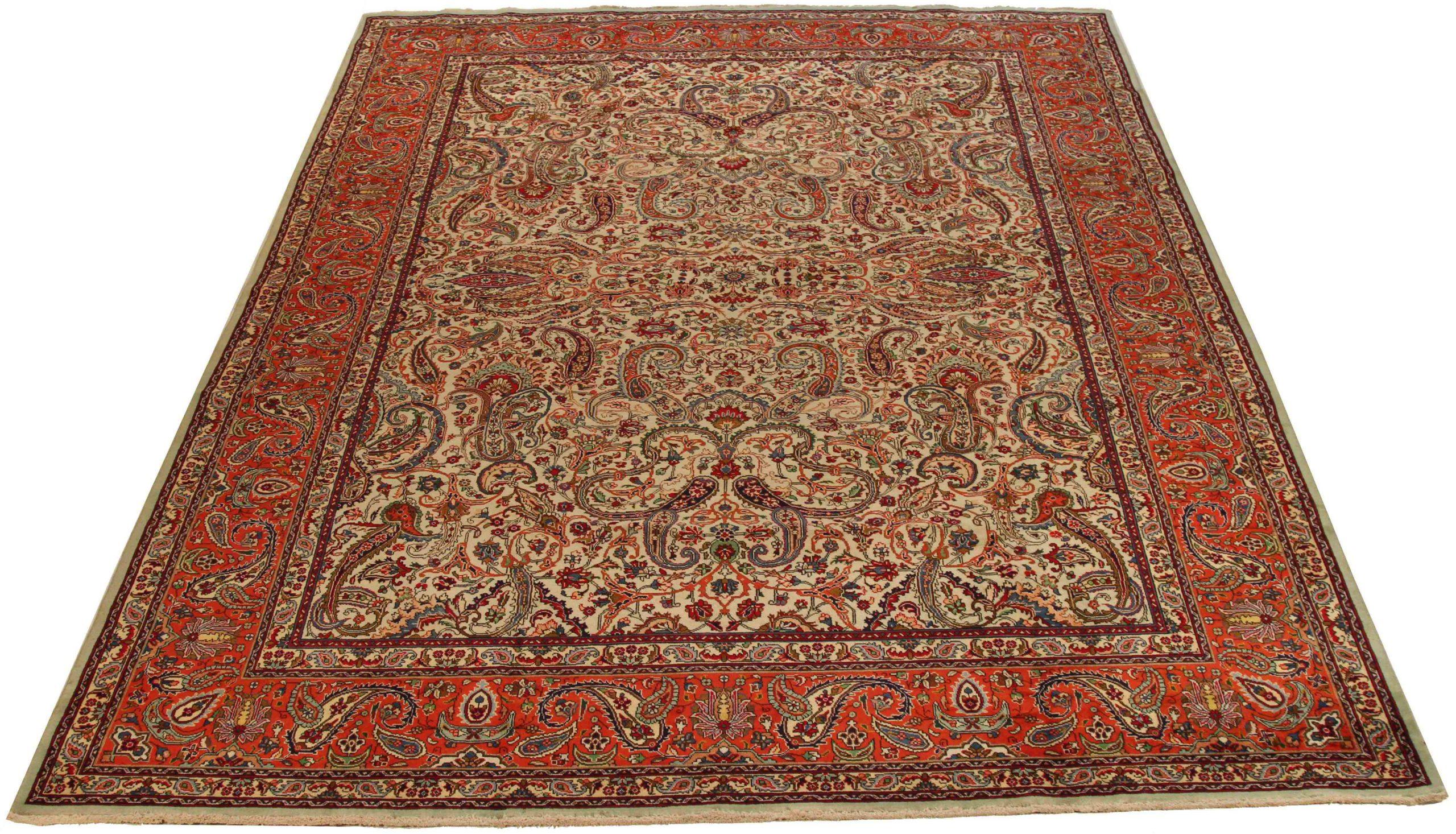 Entdecken Sie die Eleganz des persischen Tabriz mit seiner wunderschönen Handwerkskunst um 1880. Dieses exklusive Design, das mit viel Liebe zum Detail entworfen wurde, ist perfekt, um Ihren Raum zu verschönern.