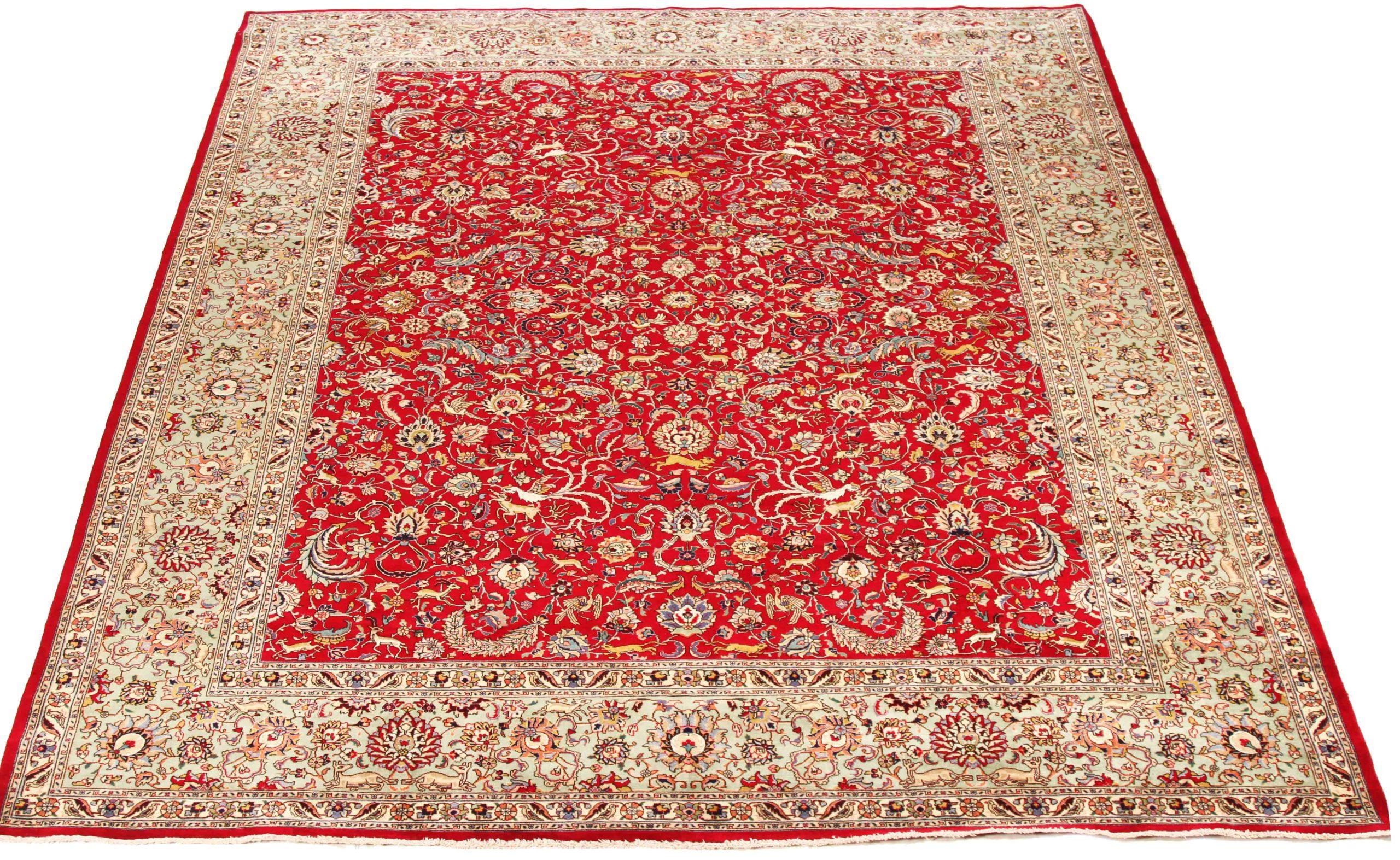 Scopri l'eleganza del Tabriz persiano, caratterizzato da una splendida lavorazione artigianale del 1880 circa. Progettato con una meticolosa attenzione ai dettagli, questo design esclusivo è perfetto per valorizzare il tuo spazio.