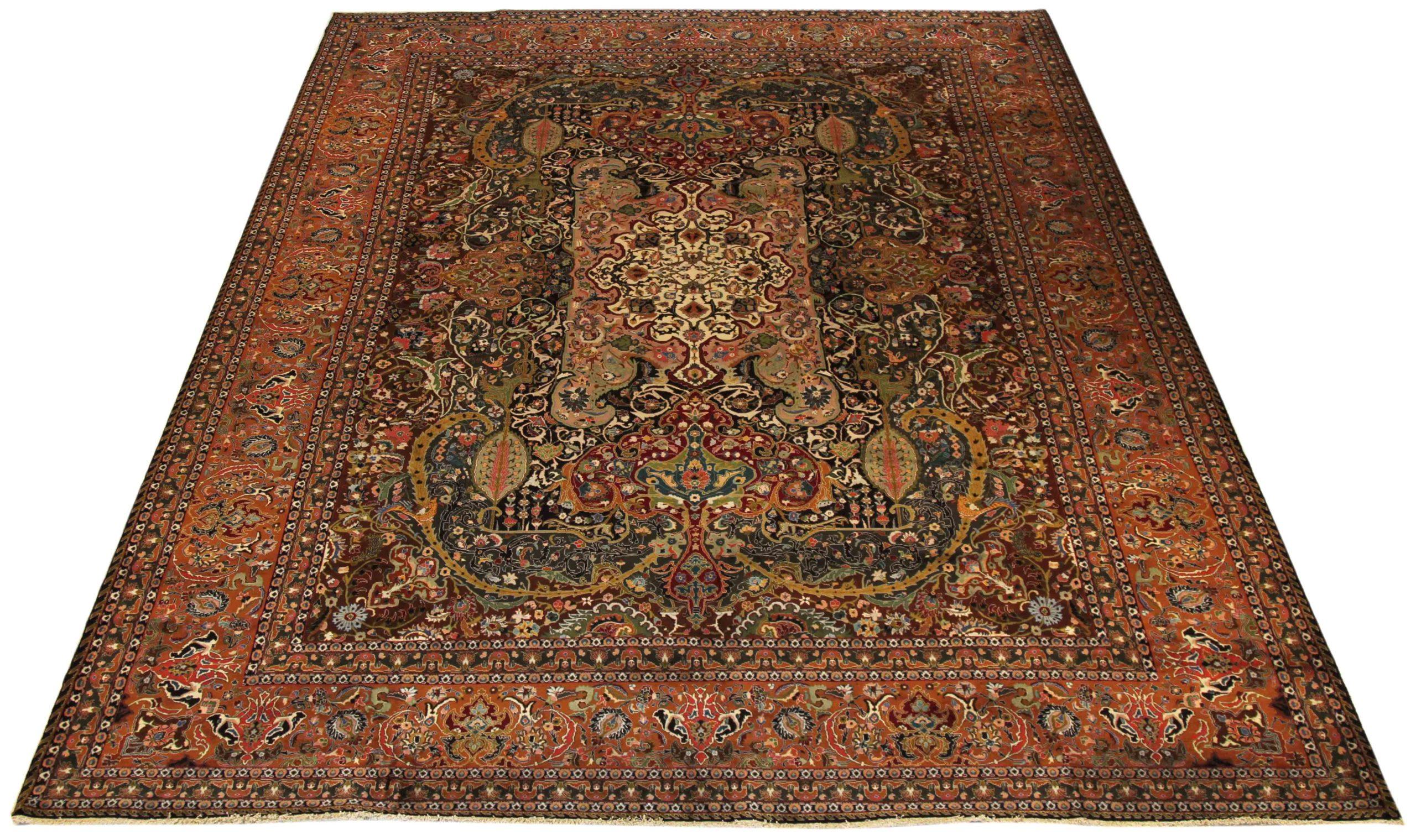 Scopri l'eleganza del Tabriz persiano, caratterizzato da una splendida lavorazione artigianale. Progettato con una meticolosa attenzione ai dettagli, questo design esclusivo è perfetto per valorizzare il tuo spazio.