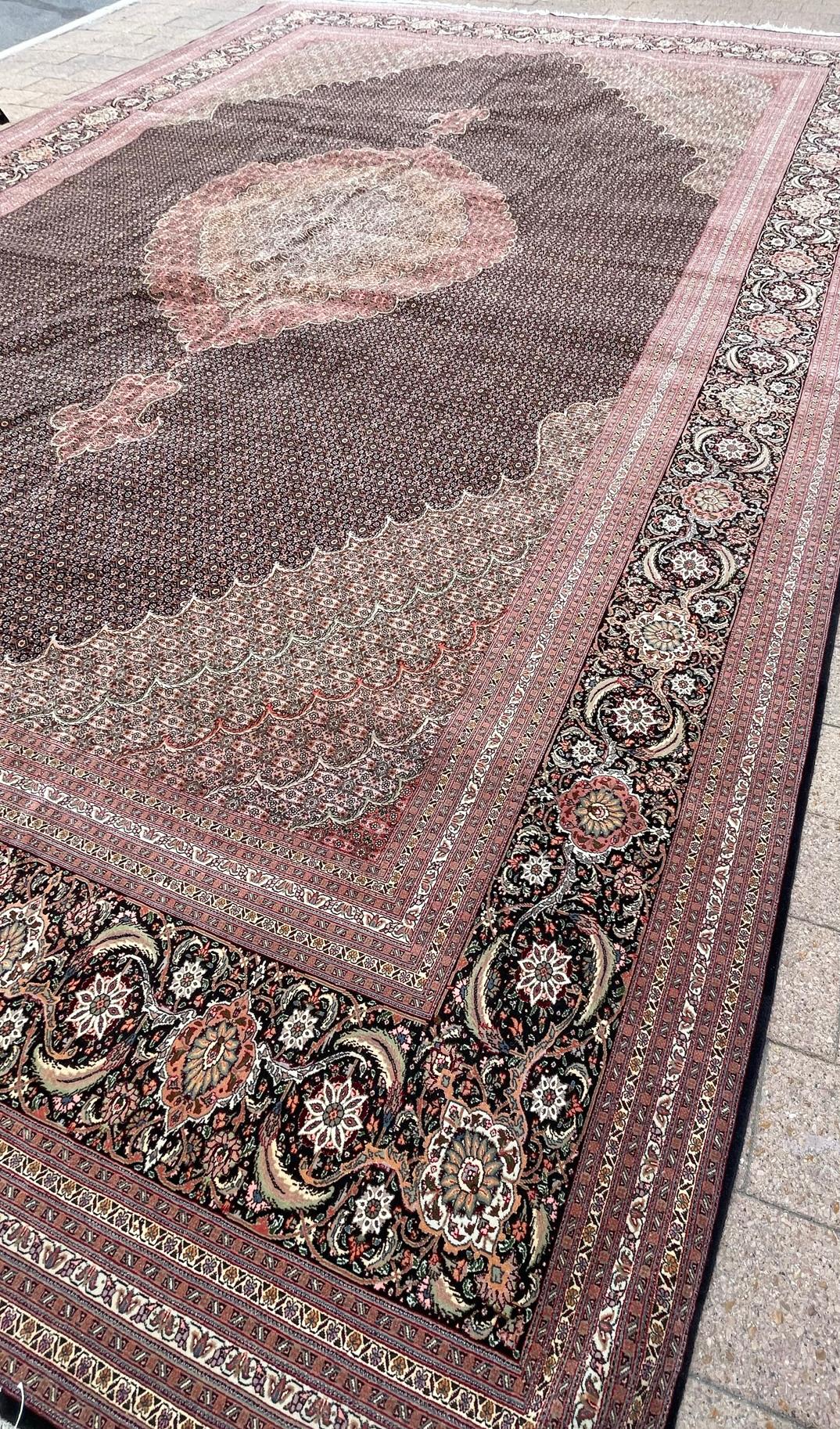 Fine Persian Tabriz Mahi Carpet, Fifty rage Quality. Typical of the Mahi carpet is their use of the distinctive symmetric Turkish knot and fine Kurk wool with silk accents. The Tabriz Mahi likewise possesses a high knot per square inch count (KPSI)