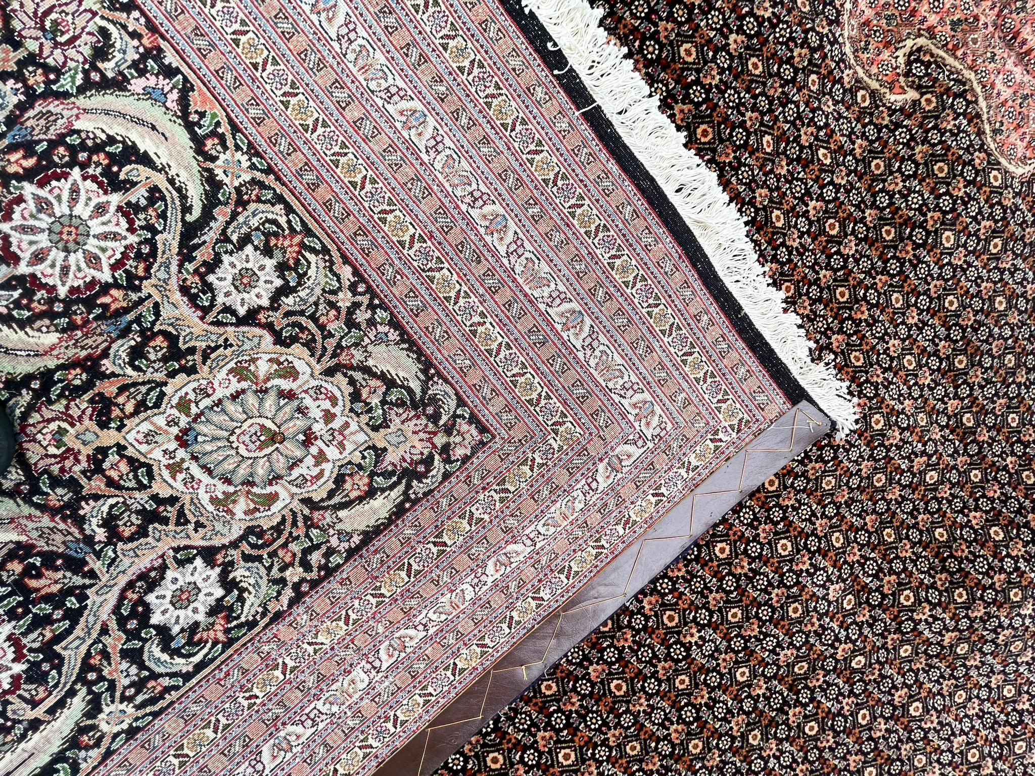 Persian Tabriz Mahi Carpet In Excellent Condition For Sale In Evanston, IL