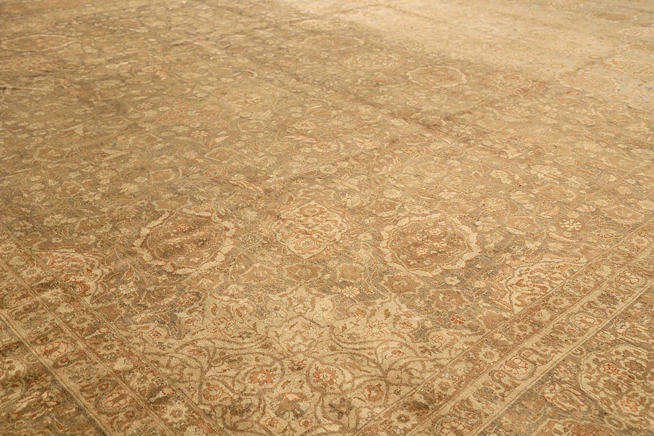 Perse Tapis persan Tabriz Over Size datant d'environ 1880 - Laine bleu ivoire rouge taupe 73919 en vente