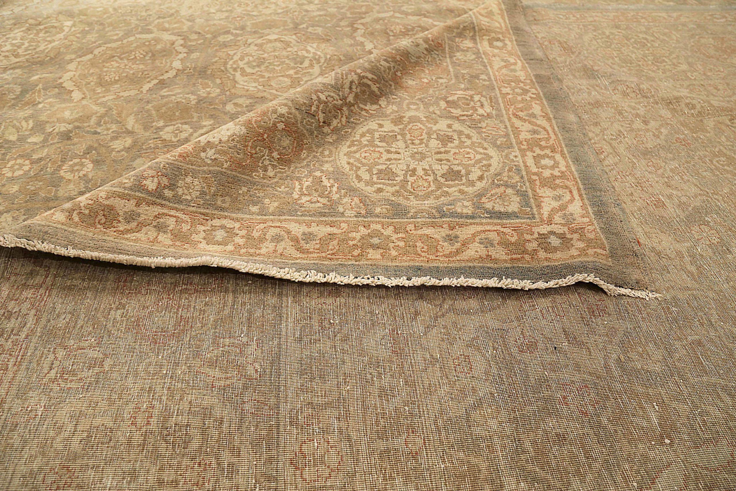 Tissé à la main Tapis persan Tabriz Over Size datant d'environ 1880 - Laine bleu ivoire rouge taupe 73919 en vente