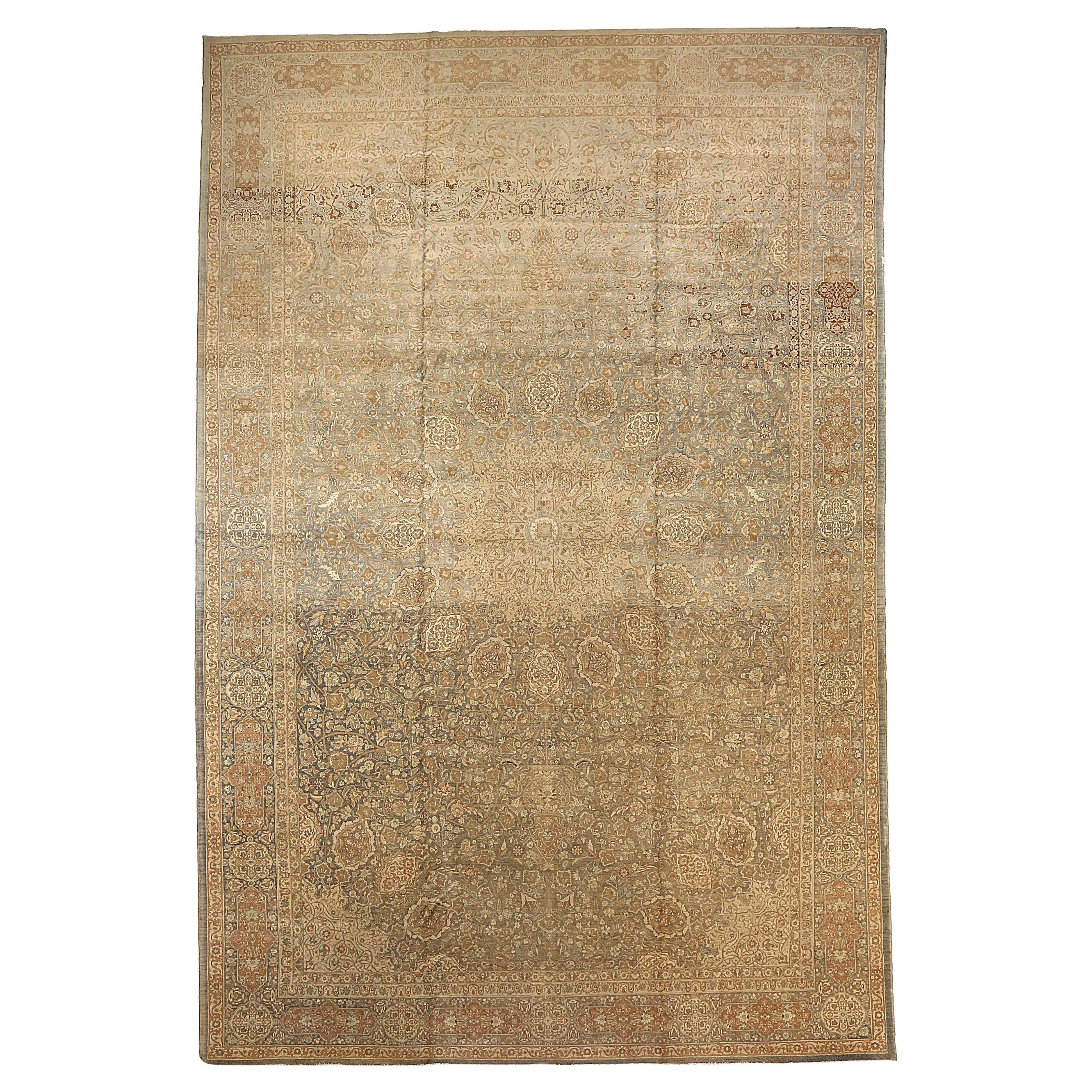 Tapis persan Tabriz Over Size datant d'environ 1880 - Laine bleu ivoire rouge taupe 73919 en vente