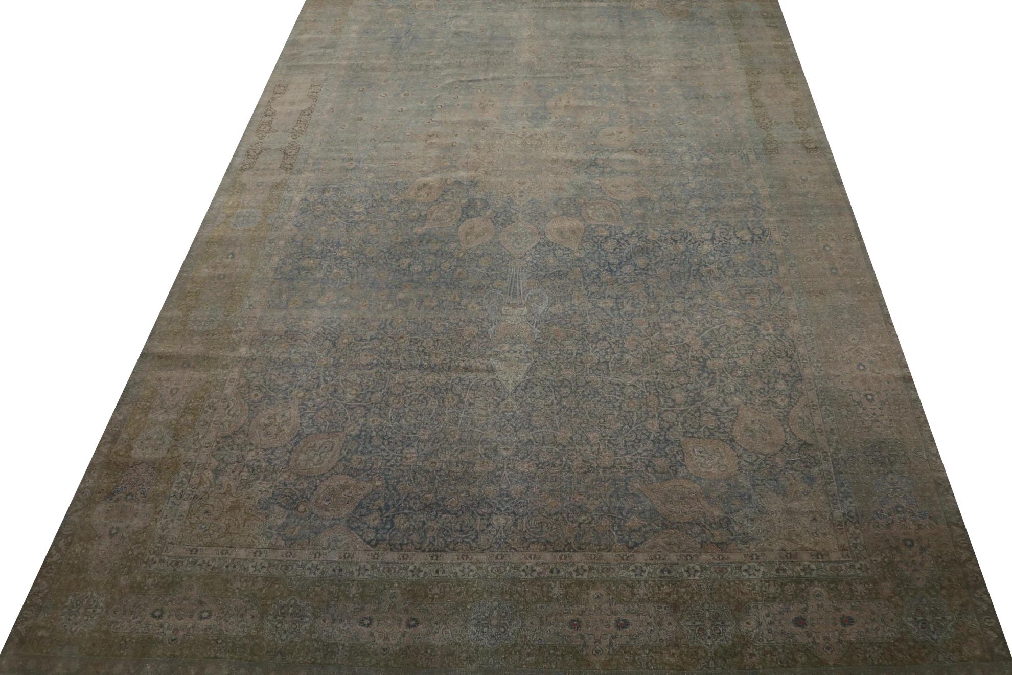 Scopri l'eleganza del tappeto persiano Tabriz Over Size del 1880. Progettato con lana e BlueGreenTaupe, questo design esclusivo è perfetto per valorizzare il tuo spazio.