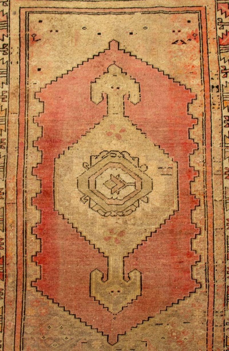Persian Tabriz Rug, 5' x 3' In Good Condition For Sale In New York, NY