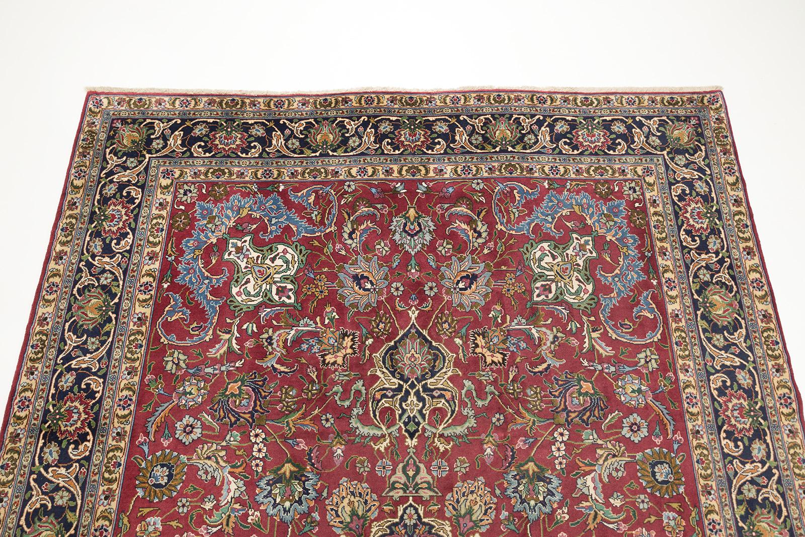 Annodato a mano Tappeto persiano Tabriz, annodato a mano, 9,8 × 6,5 piedi - rosso, blu e avorio in vendita