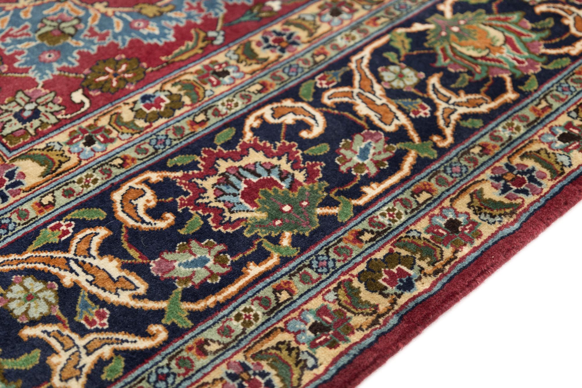 Tappeto persiano Tabriz, annodato a mano, 9,8 × 6,5 piedi - rosso, blu e avorio In condizioni ottime in vendita a North Bergen, NJ