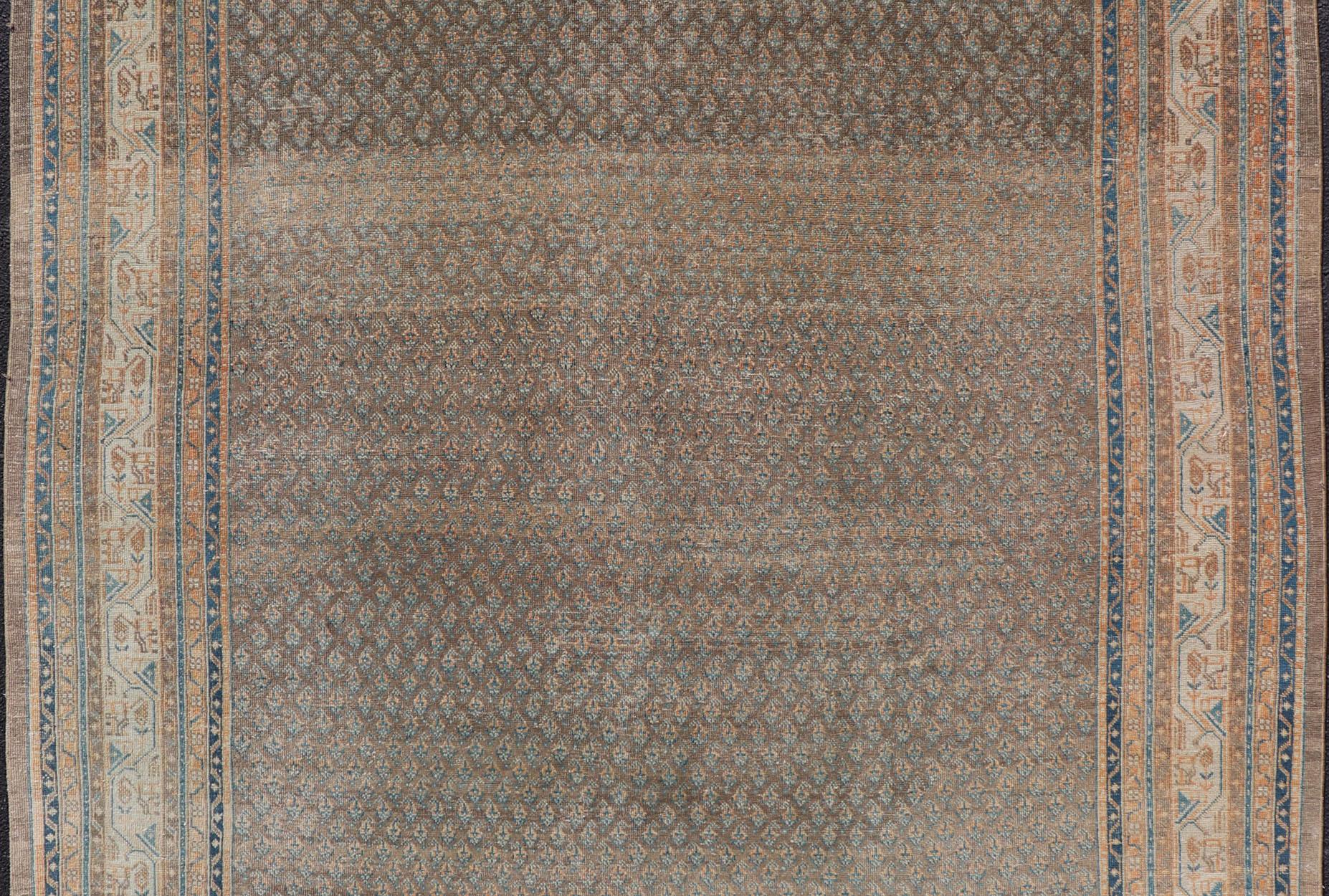 Persischer Täbris-Teppich mit All-Over- Saraband-Design in Braun und Blau 1