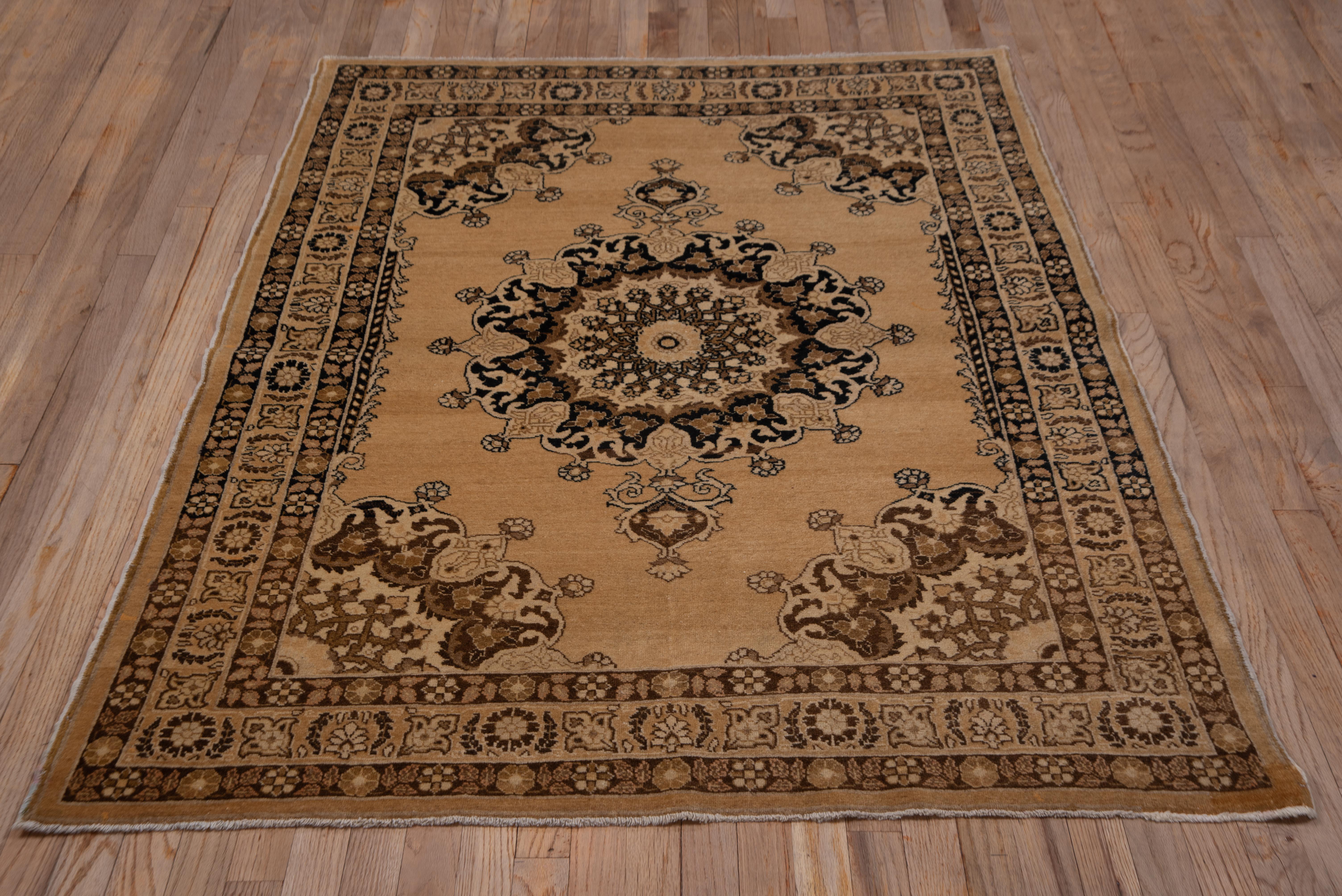 Persian Tabriz Rug with Floral Star Central Medallion For Sale 1