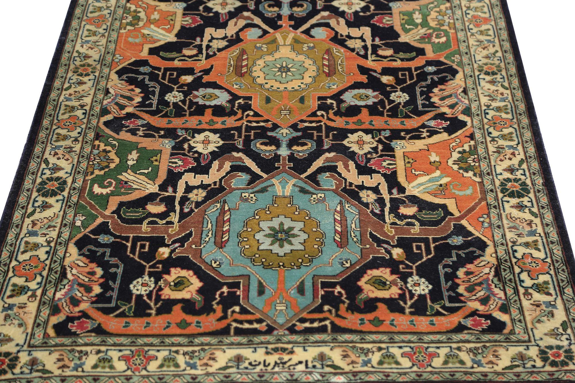 Scopri l'eleganza del tappeto persiano Tabriz con Runner Rug di CIRCA 1910. Progettato con Lana e Nero-Verde-Arancione-Rosso, questo design esclusivo è perfetto per valorizzare il tuo spazio.