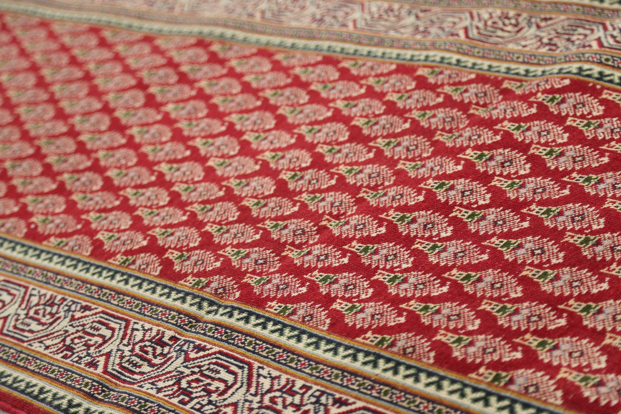 Persian Tabriz Runner Rug - Wool Red Design - 97403 In Excellent Condition For Sale In Dallas, TX