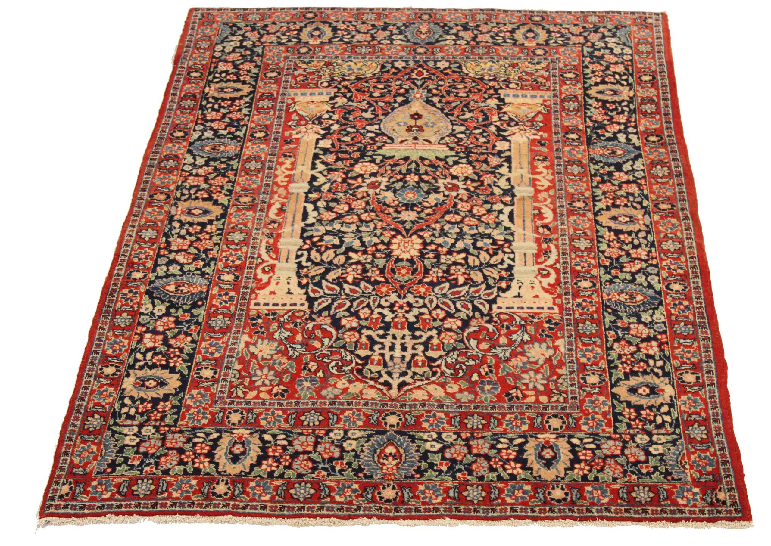 Scopri l'eleganza del tappeto persiano Tabriz di piccole dimensioni del 1880 circa. Progettato con lana e avorio e blu-rosso, questo design esclusivo è perfetto per valorizzare il tuo spazio.