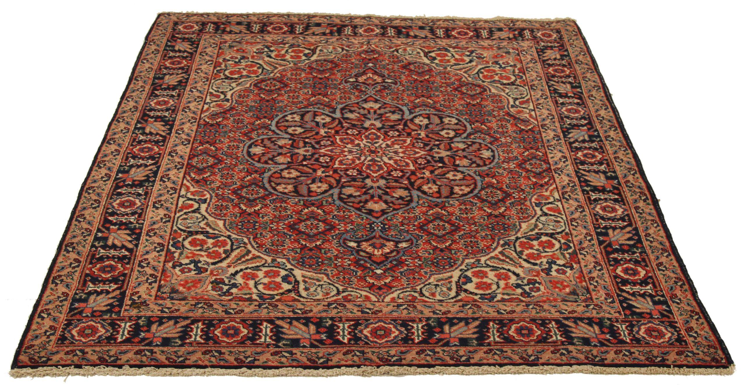 Scopri l'eleganza del tappeto persiano Tabriz di piccole dimensioni del 1880 circa. Progettato con lana e avorio e blu-rosso, questo design esclusivo è perfetto per valorizzare il tuo spazio.