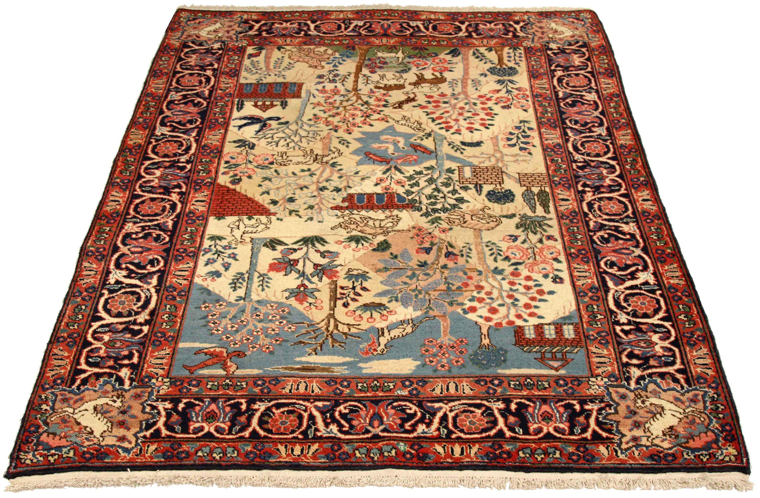 Entdecken Sie die Eleganz des persischen Täbris mit dem kleinen Teppich CIRCA 1910. Dieses exklusive Design in den Farben Wolle und BlauElfenbeinMarineblauRot ist perfekt, um Ihren Raum zu verschönern.