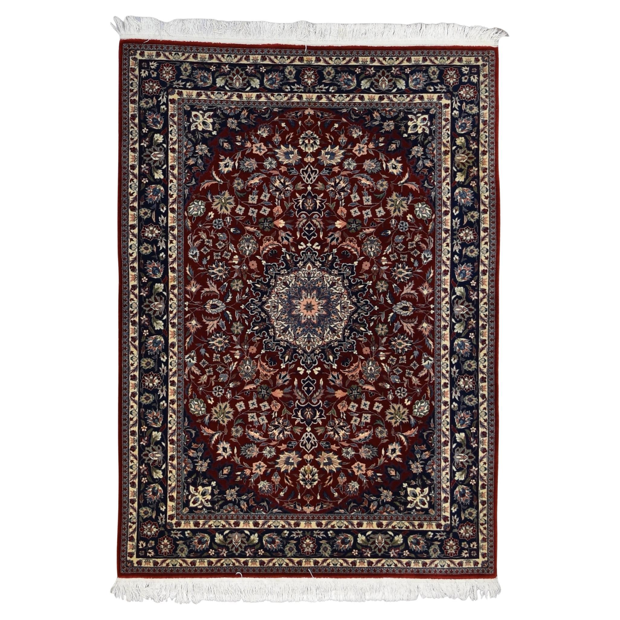 Tapis persan de style Tabriz à fleurs rouges et marines 4'7''x6'6''