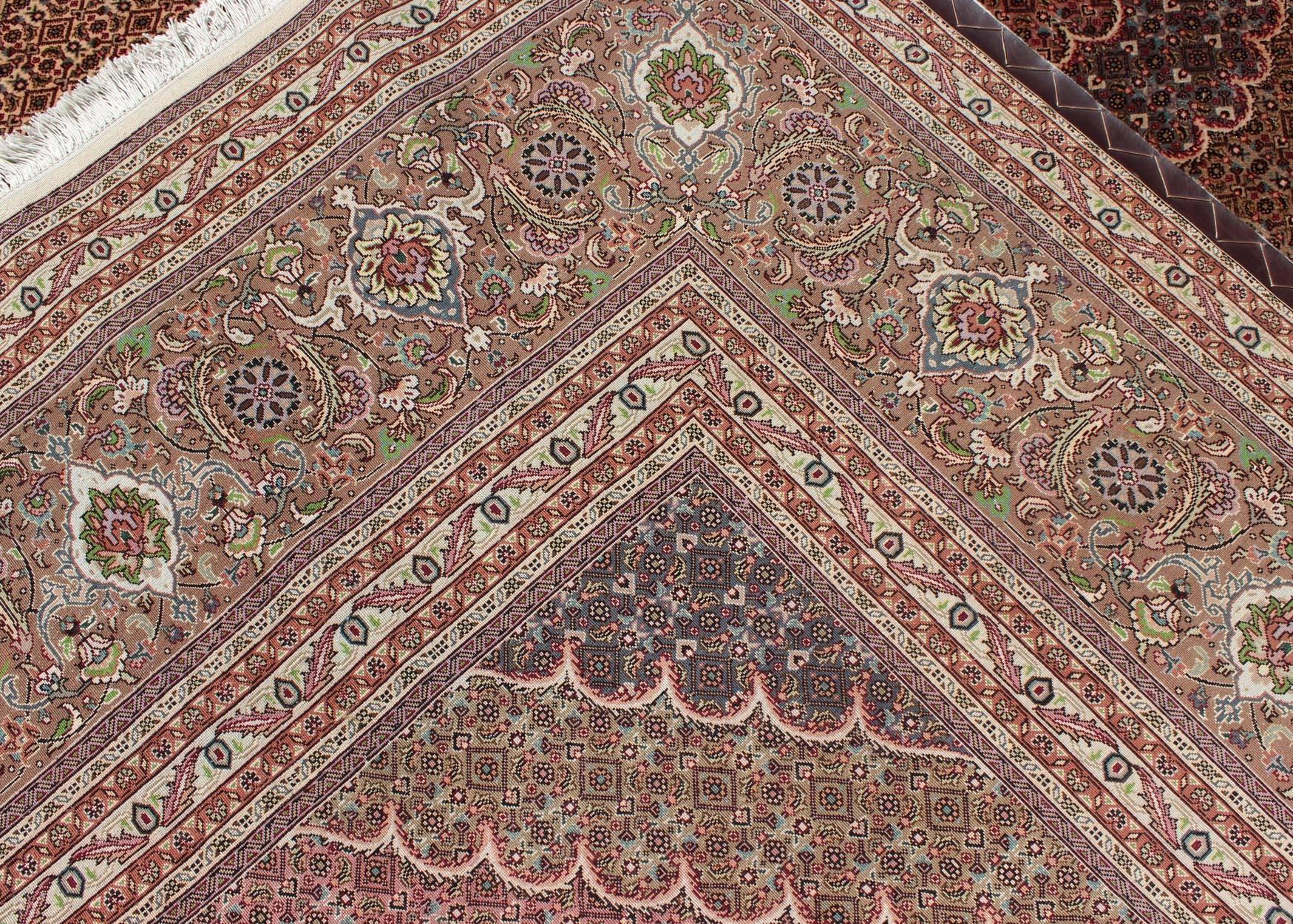 Persischer Täbris-Teppich im Vintage-Stil mit ovalem Medaillon und wirbelndem Blumenmuster im Angebot 6