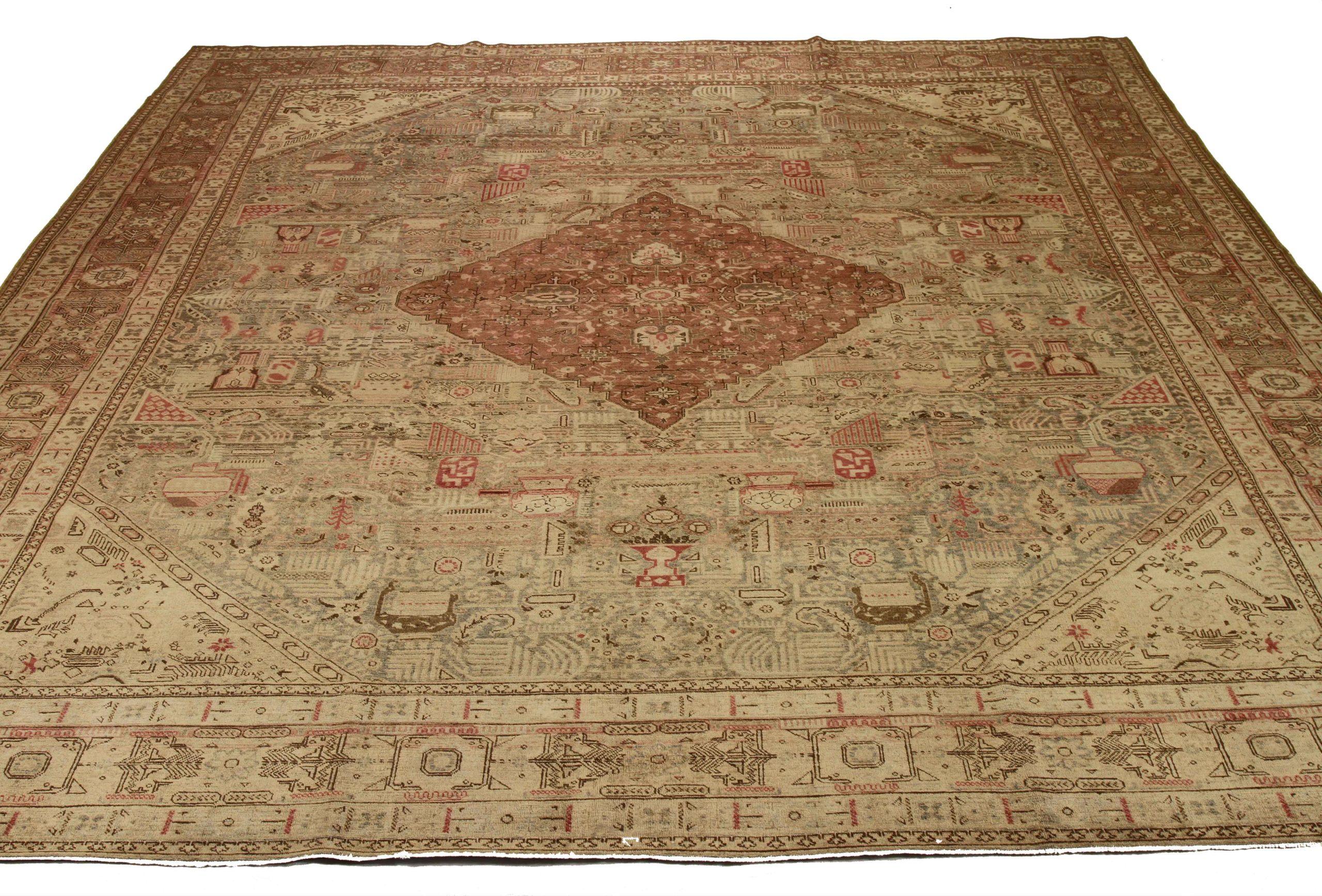 Scopri l'eleganza dei tappeti persiani Tafresh in CIRCA 1880. Progettato con una meticolosa attenzione ai dettagli, questo design esclusivo è perfetto per valorizzare il tuo spazio.
