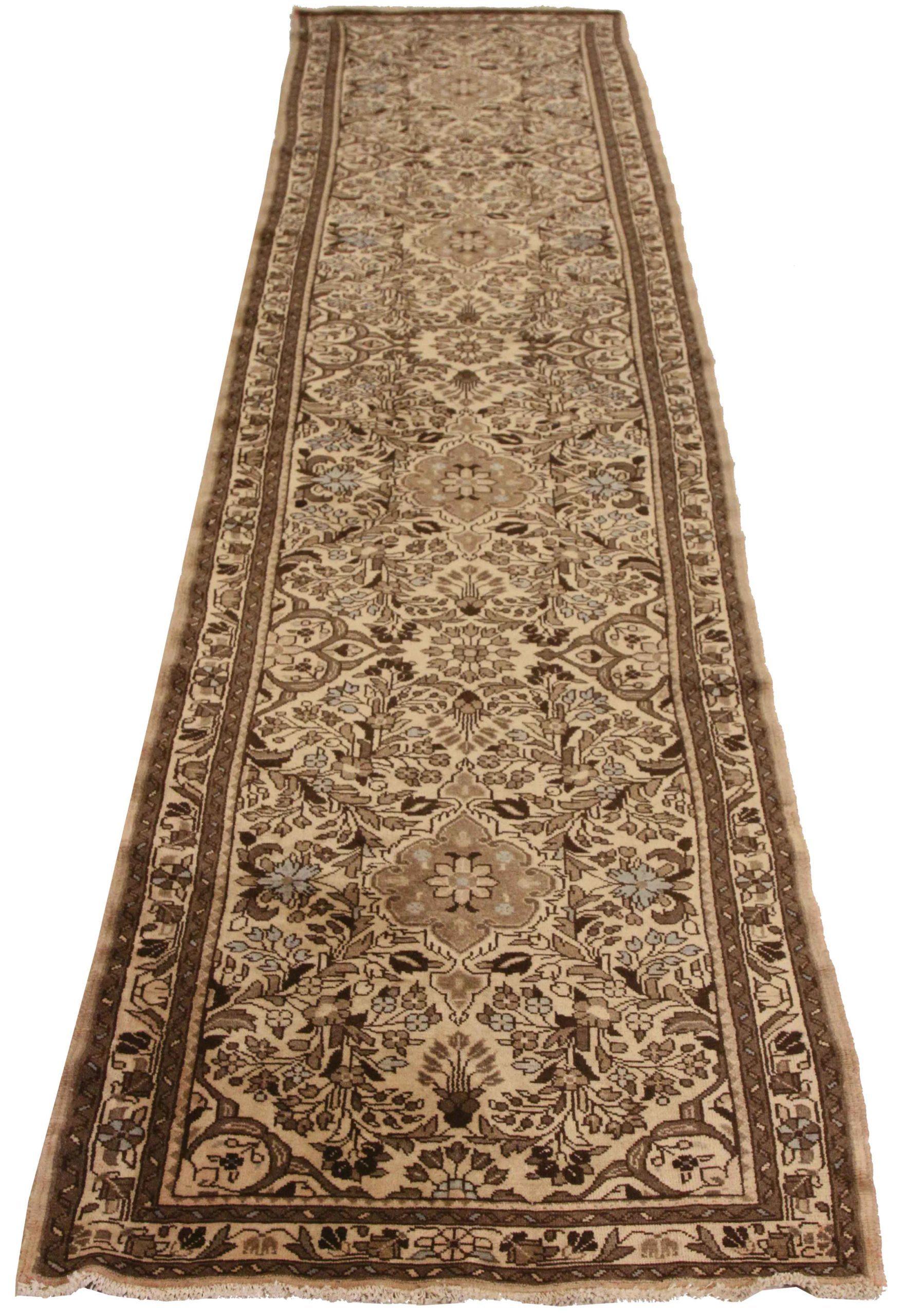 Entdecken Sie die Eleganz des persischen Teppichs Tafresh mit Läufer aus dem Jahr 1910. Dieses exklusive Design aus Wolle und Braun-Elfenbein ist perfekt, um Ihren Raum zu verschönern.