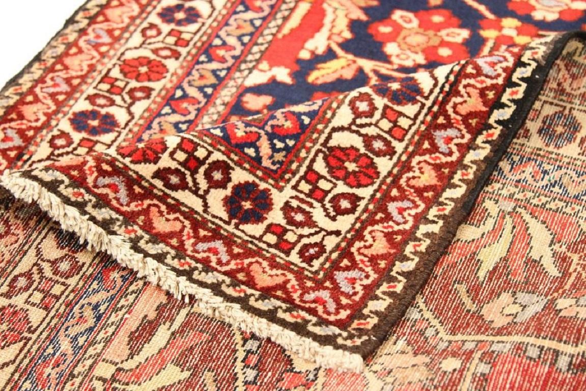 Persischer Tafresh Kleiner Teppich Circa 1910 - Wolle Elfenbein Marineblau Blau Rot 73262 (Asiatisch) im Angebot
