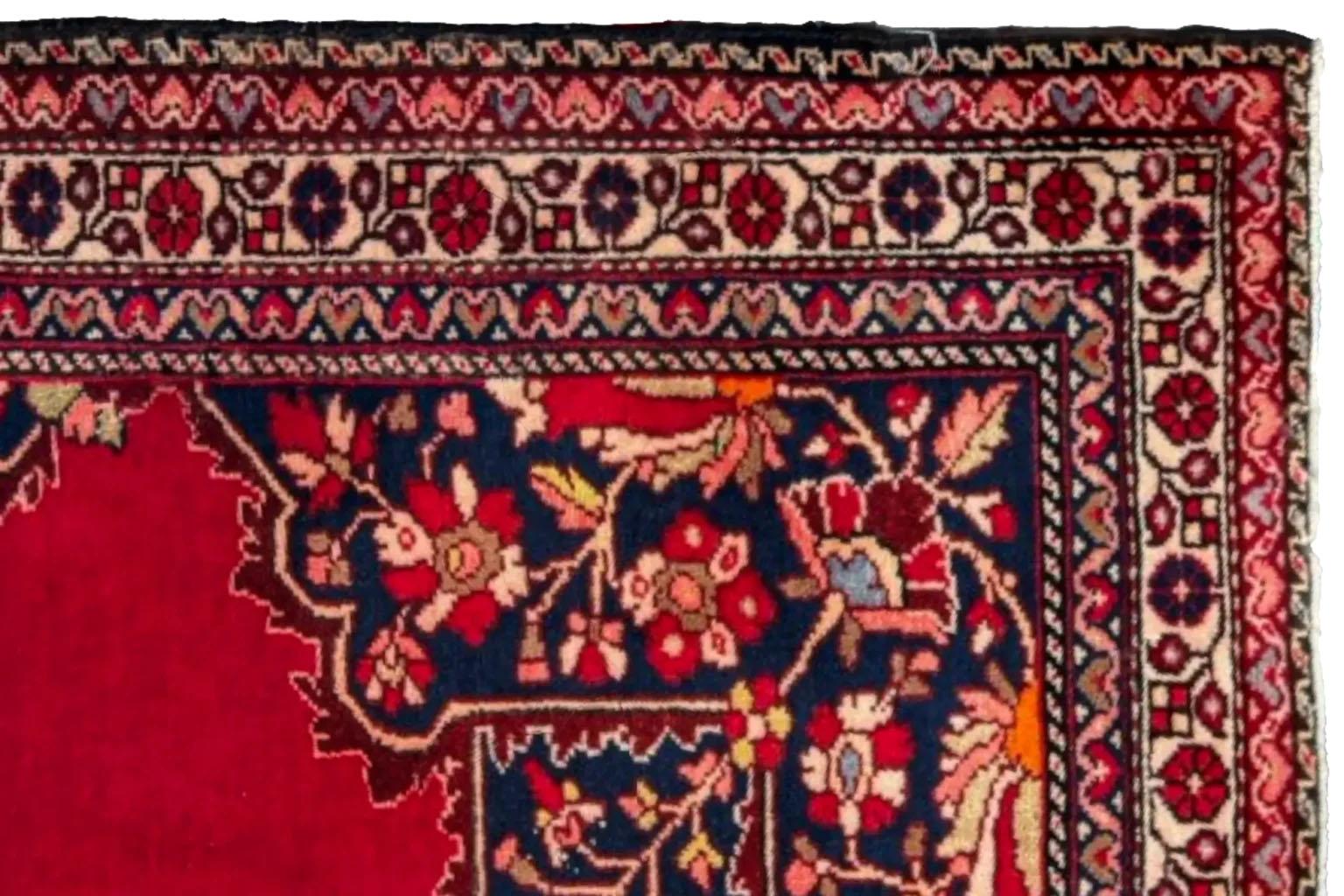Hand-Woven Persian Tafresh Small Rug Circa 1910 - Wool Ivory Navy Blue Red 73262 For Sale