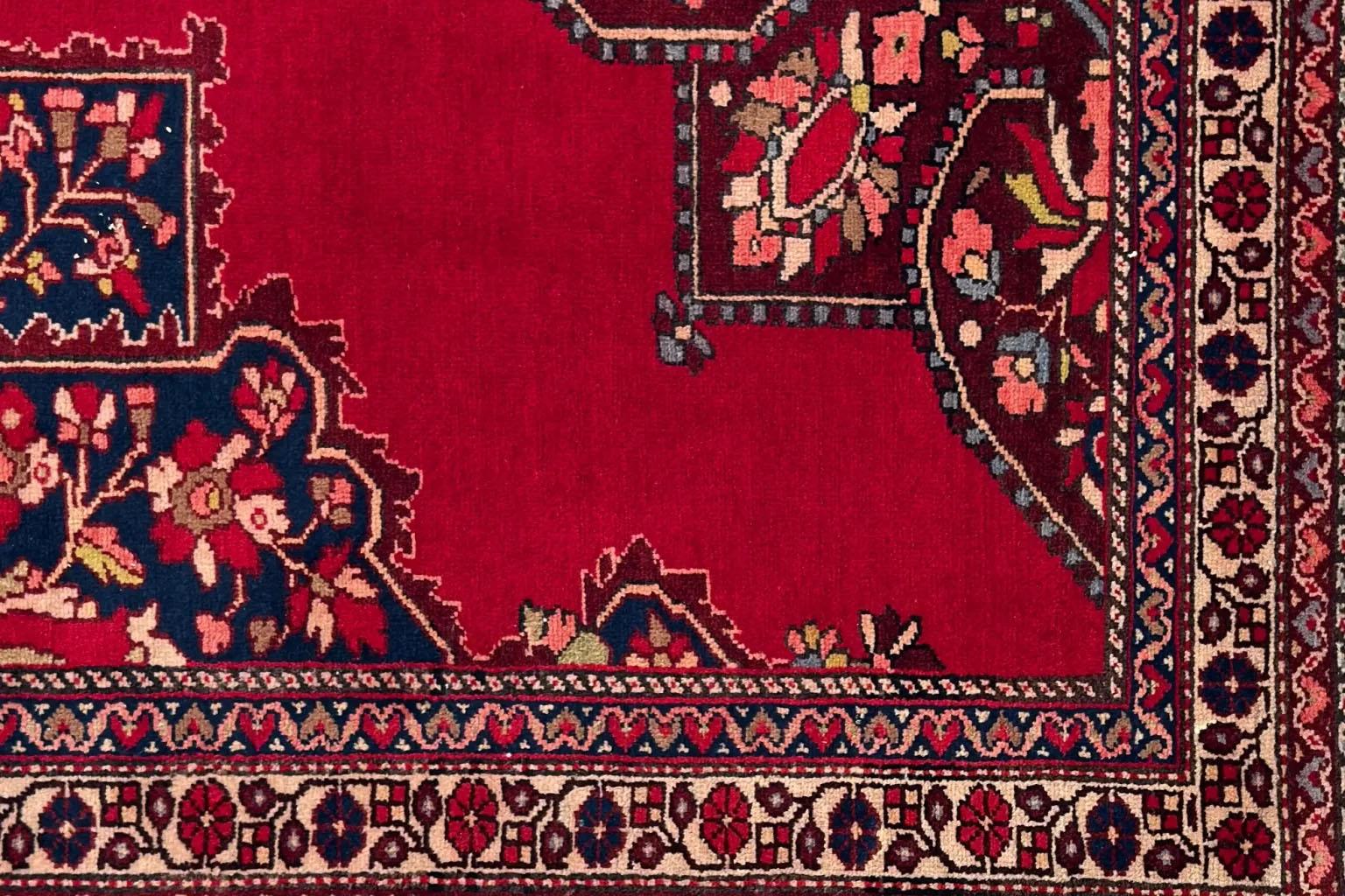 Persian Tafresh Small Rug Circa 1910 - Wool Ivory Navy Blue Red 73262 In Excellent Condition For Sale In Dallas, TX
