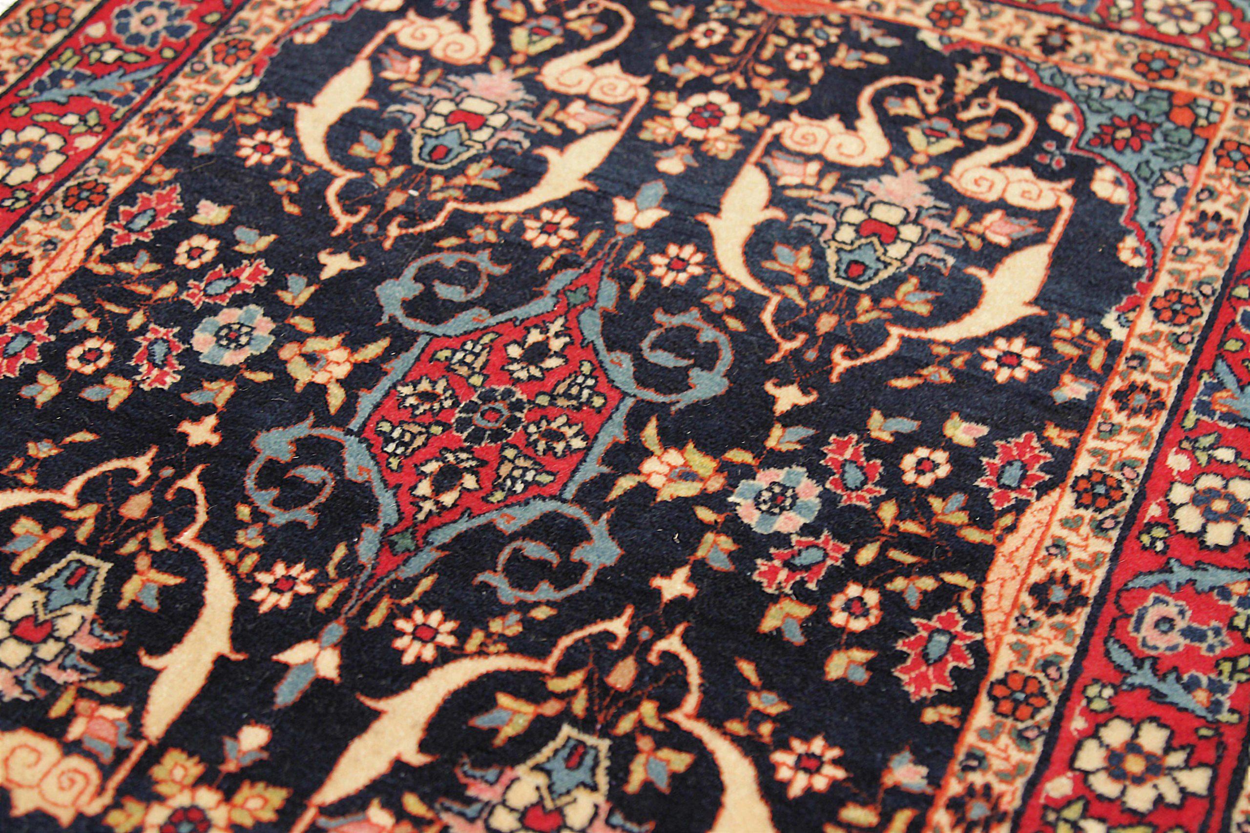 Asiatique Petit tapis persan de Téhéran Circa 1910 - Laine Ivoire Bleu marine Rouge 73353 en vente