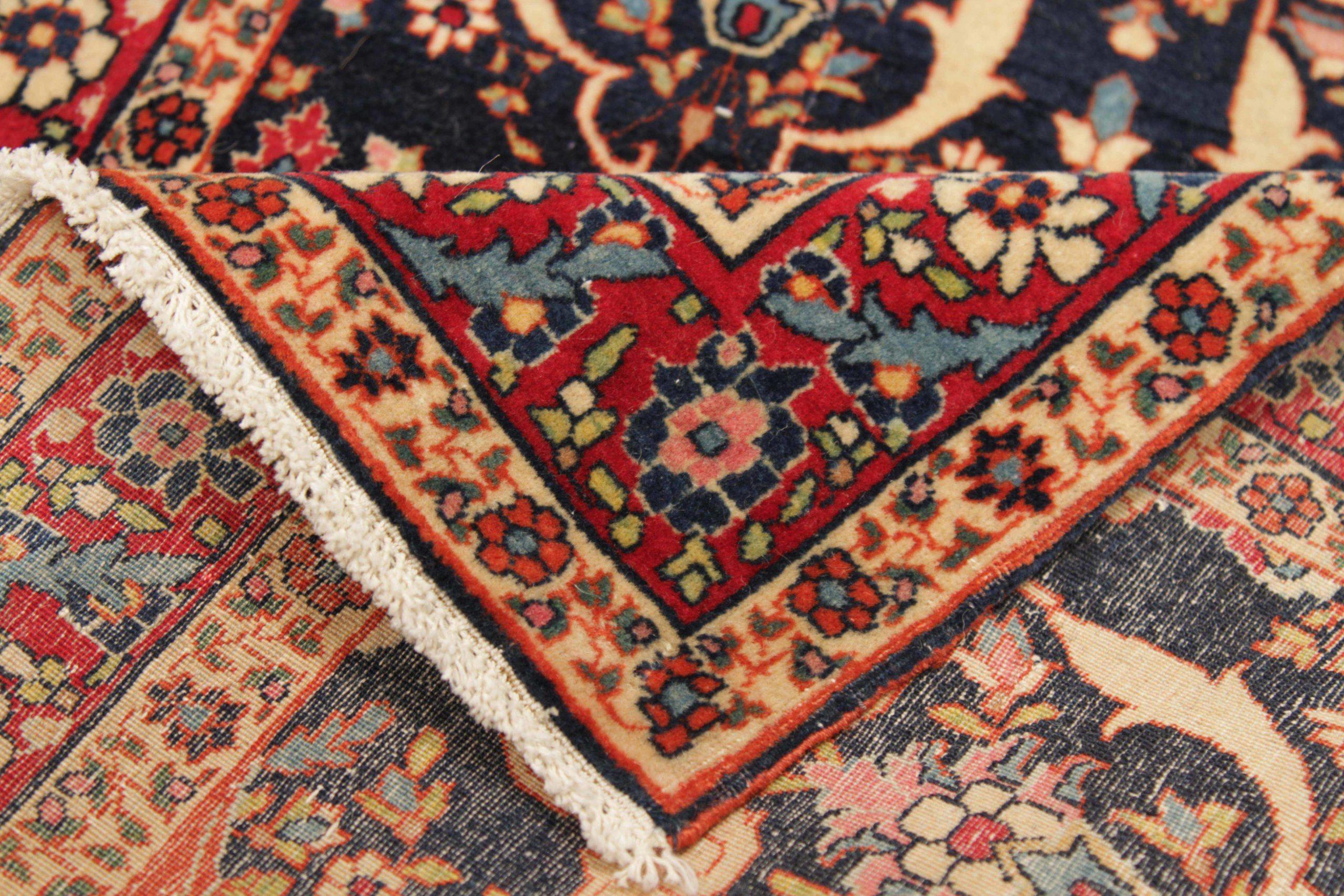 20ième siècle Petit tapis persan de Téhéran Circa 1910 - Laine Ivoire Bleu marine Rouge 73353 en vente