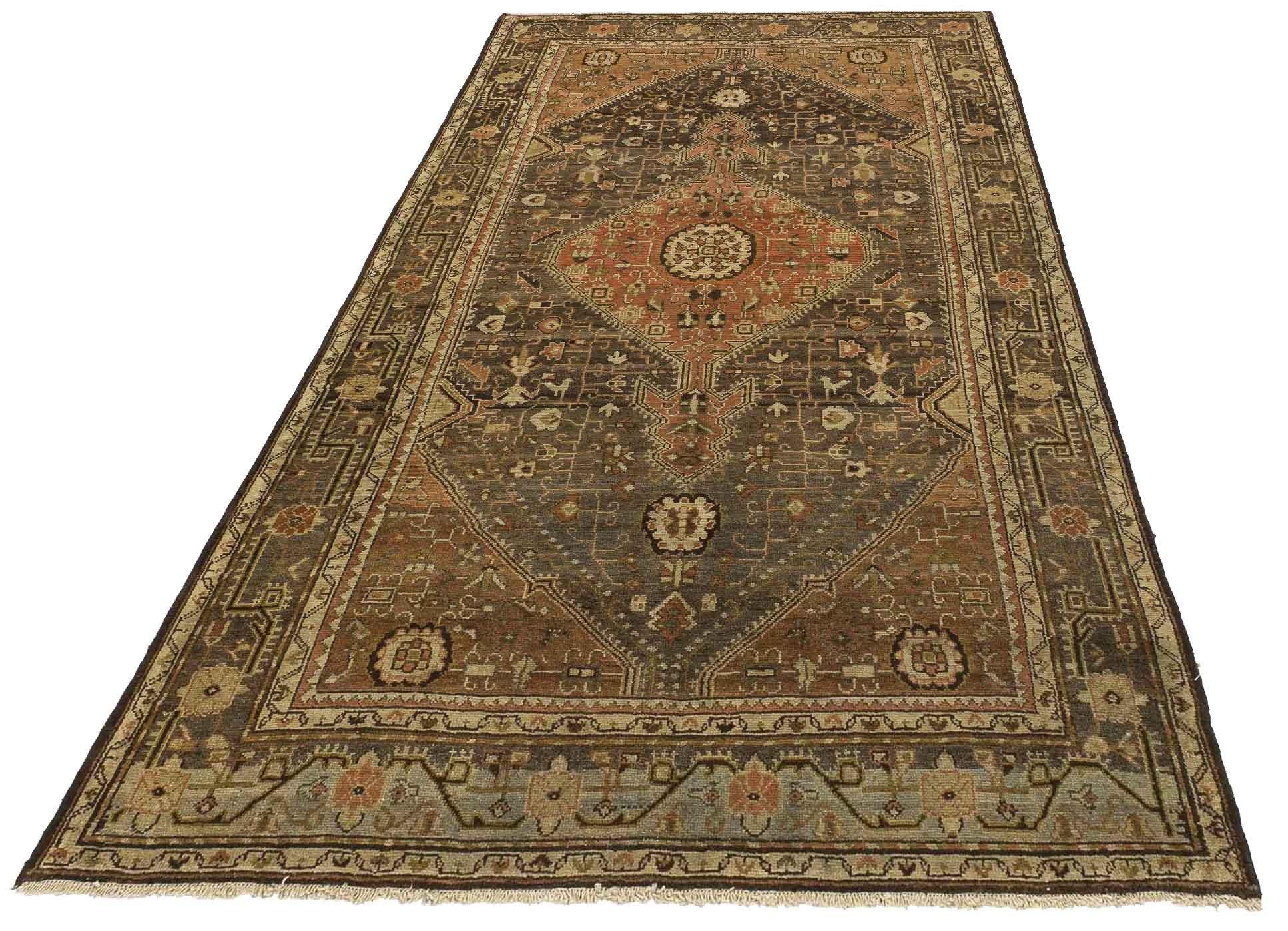 Scopri l'eleganza dei tappeti persiani Toiserkan. Progettato con una meticolosa attenzione ai dettagli, questo design esclusivo è perfetto per valorizzare il tuo spazio.