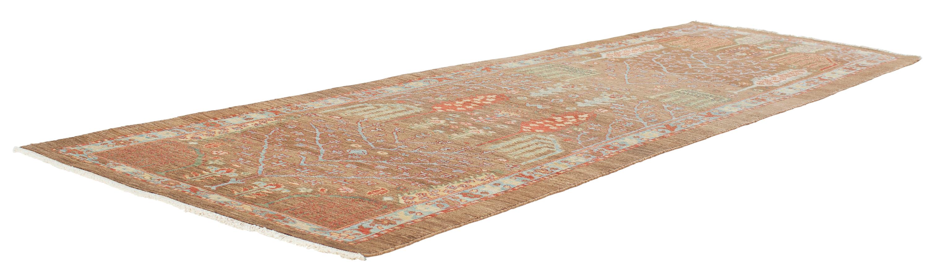 Realizzato in Iran con lana persiana di altissima qualità cardata e filata a mano e con tinture esclusivamente vegetali, questo tappeto runner assomiglia agli antichi e pregiati tappeti Bakshaish prodotti nell'omonima città. Situata nella regione di