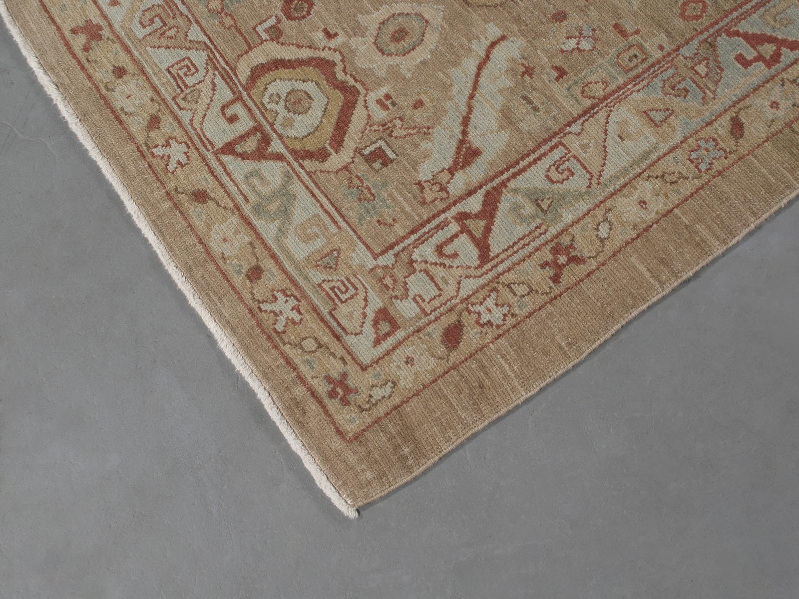 Perse Tapis de course persan traditionnel kurde noué à la main:: couleur camel et bleu pâle en vente