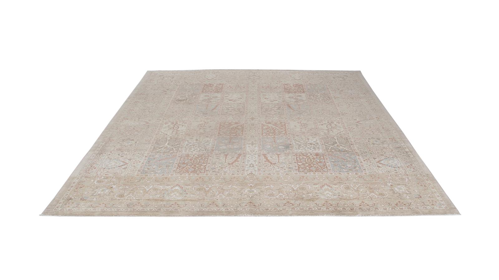 Alfombra Persa Tradicional Tabriz Anudada a Mano en Topo con Acento Azul y Óxido Anudado a mano en venta