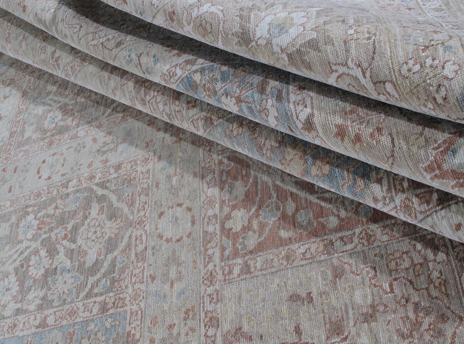 Alfombra Persa Tradicional Tabriz Anudada a Mano en Topo con Acento Azul y Óxido en Nuevo estado para la venta en New York, NY