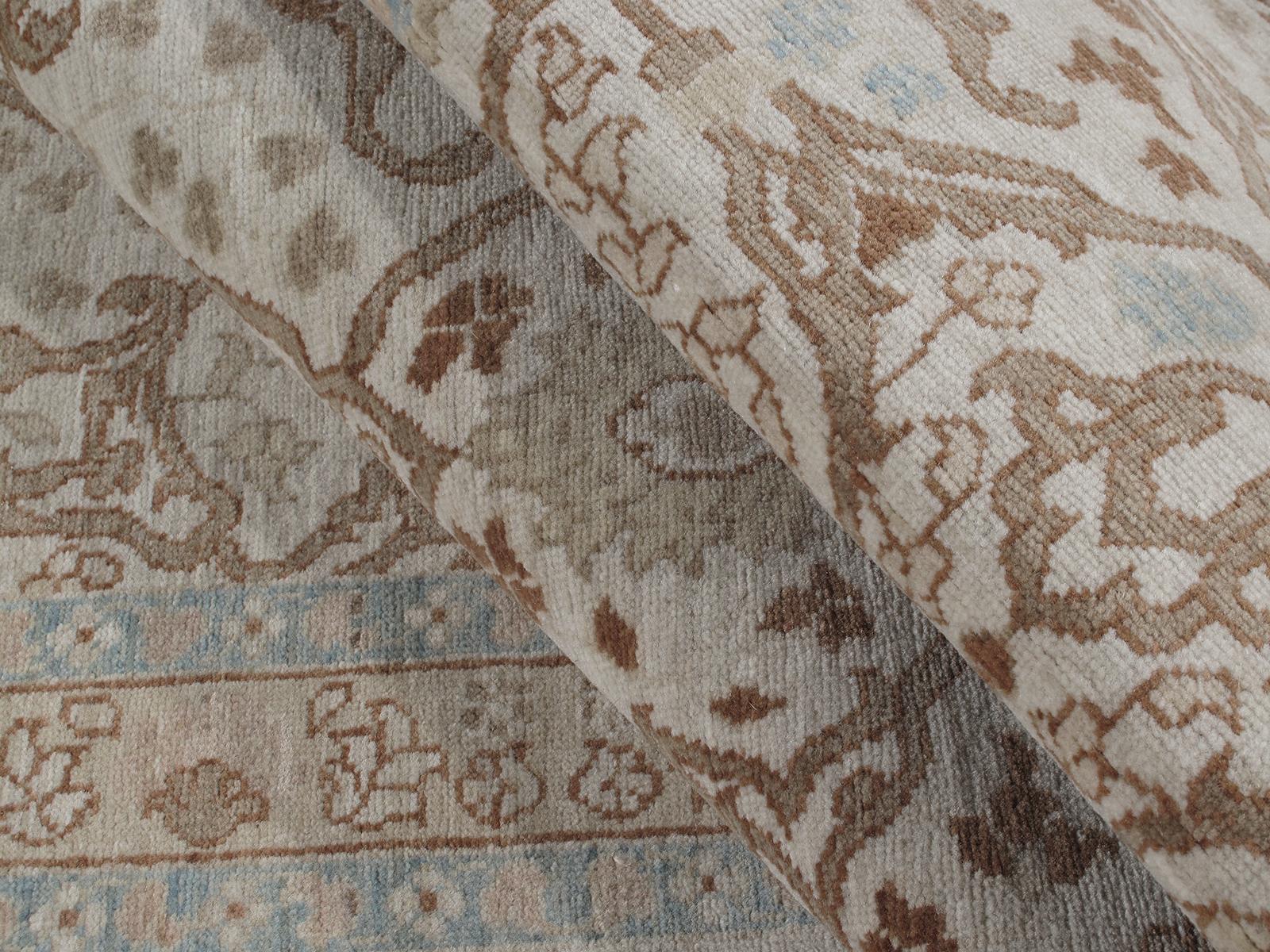 Alfombra Persa Tradicional Tabriz Anudada a Mano de Color Marfil, Camel y Óxido Anudado a mano en venta