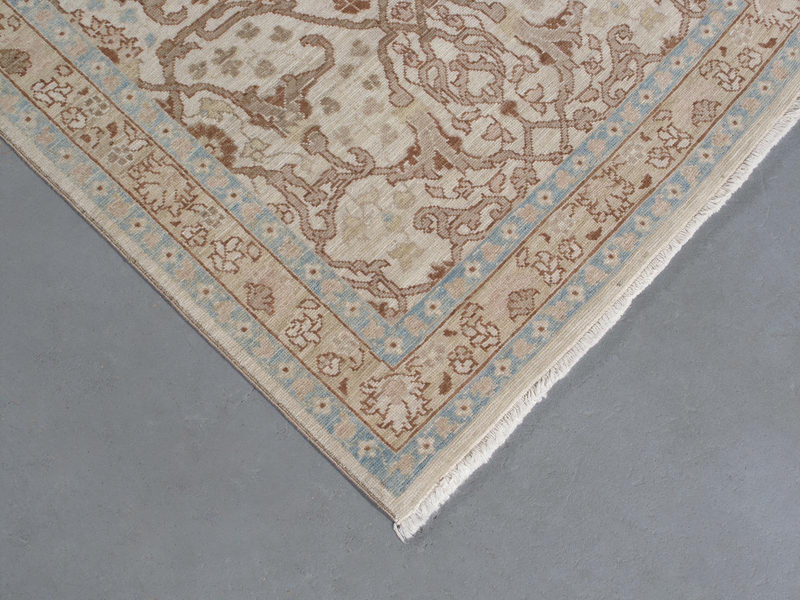 Alfombra Persa Tradicional Tabriz Anudada a Mano de Color Marfil, Camel y Óxido en Nuevo estado para la venta en New York, NY