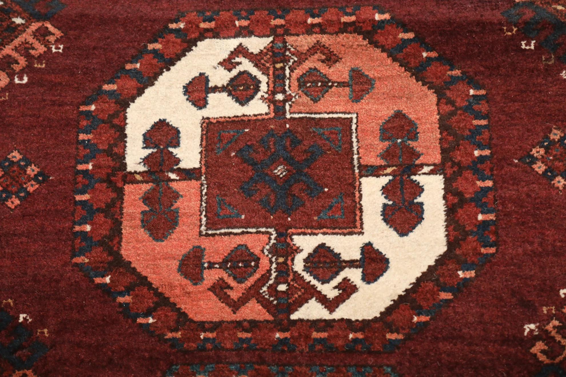 Persischer Turkeman-Läufer Circa 1910 - Wolle Elfenbein Rosa Rot Design - 99585 (Irakisch) im Angebot