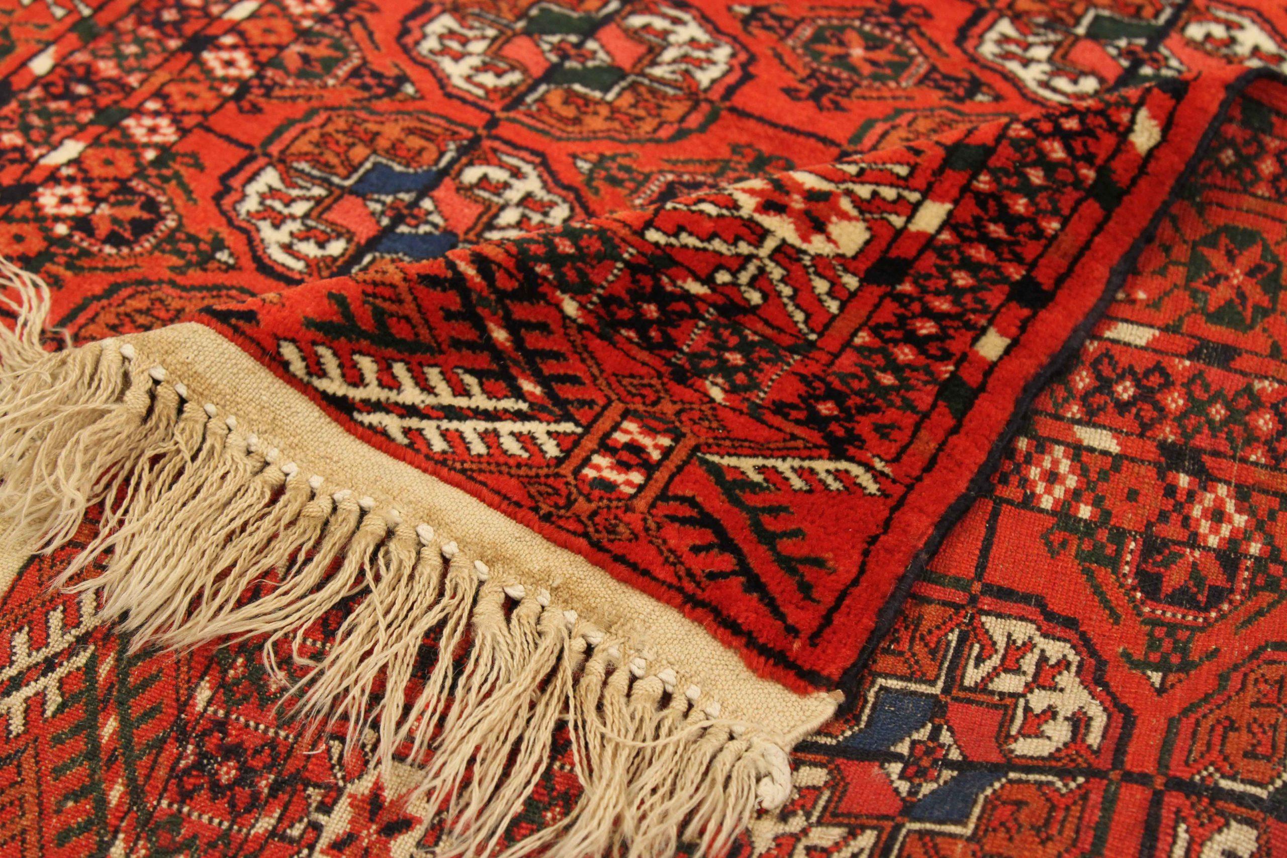 Asian Persian Turkeman Small Rug Circa 1910 - Wool Ivory Red Design - 75180 For Sale