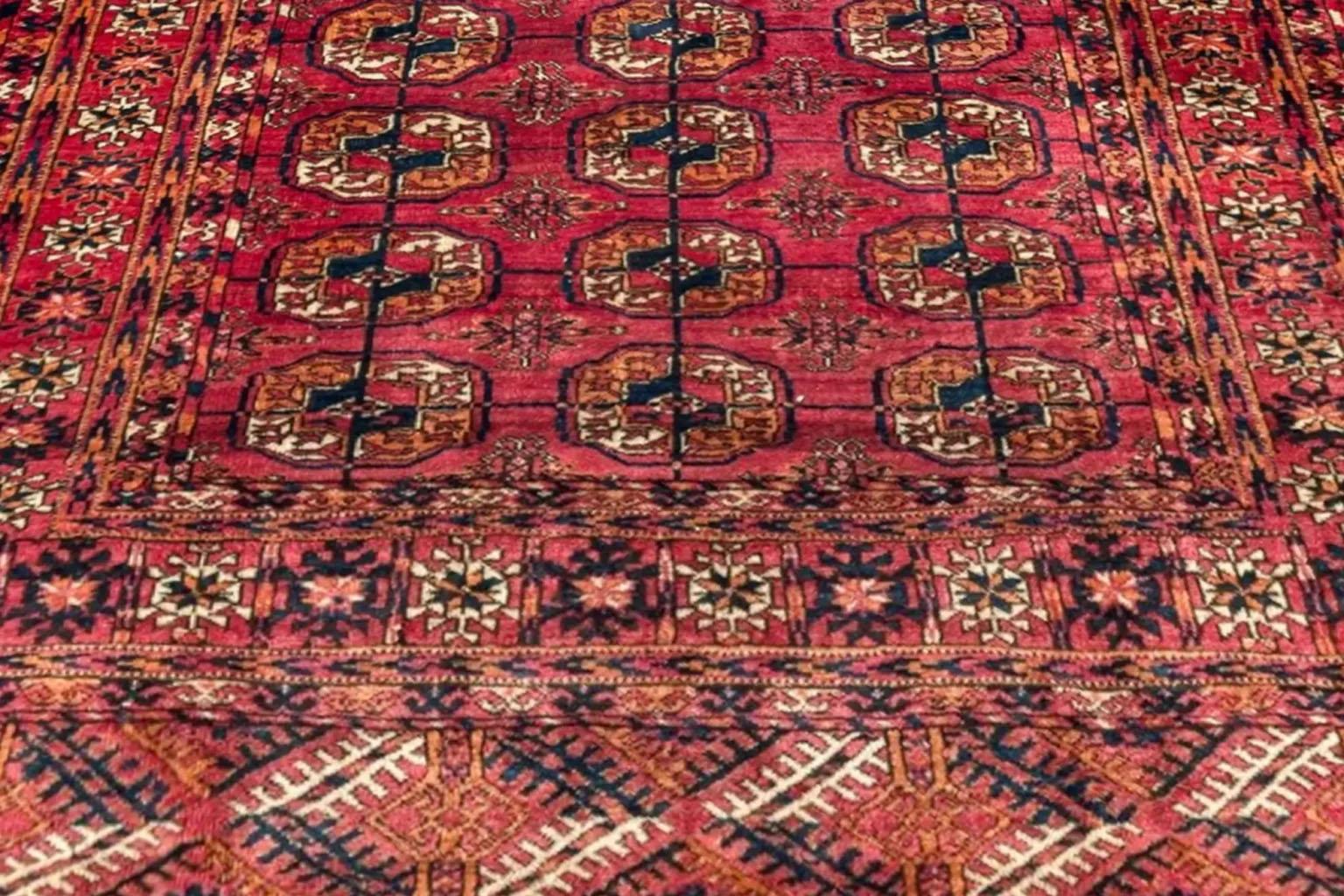 Persian Turkeman Small Rug - Ivory Navy Blue Red Design In Excellent Condition For Sale In Dallas, TX