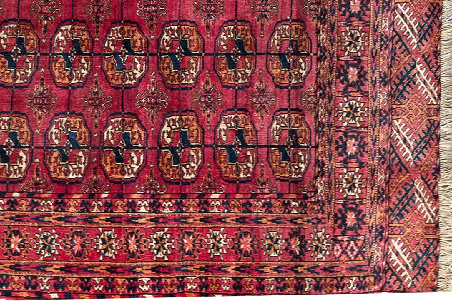 20th Century Persian Turkeman Small Rug - Ivory Navy Blue Red Design For Sale
