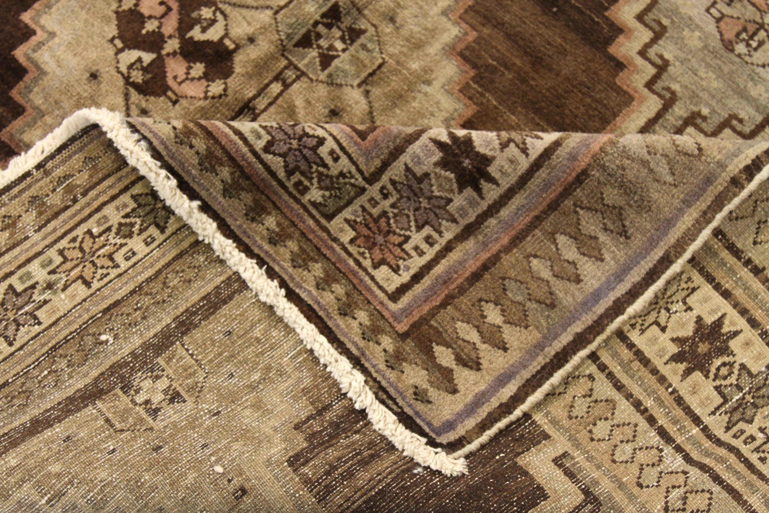 Asiatique Tapis persan Varamin Circa 1910 - Laine Brown Ivoire Taupe 74102 en vente