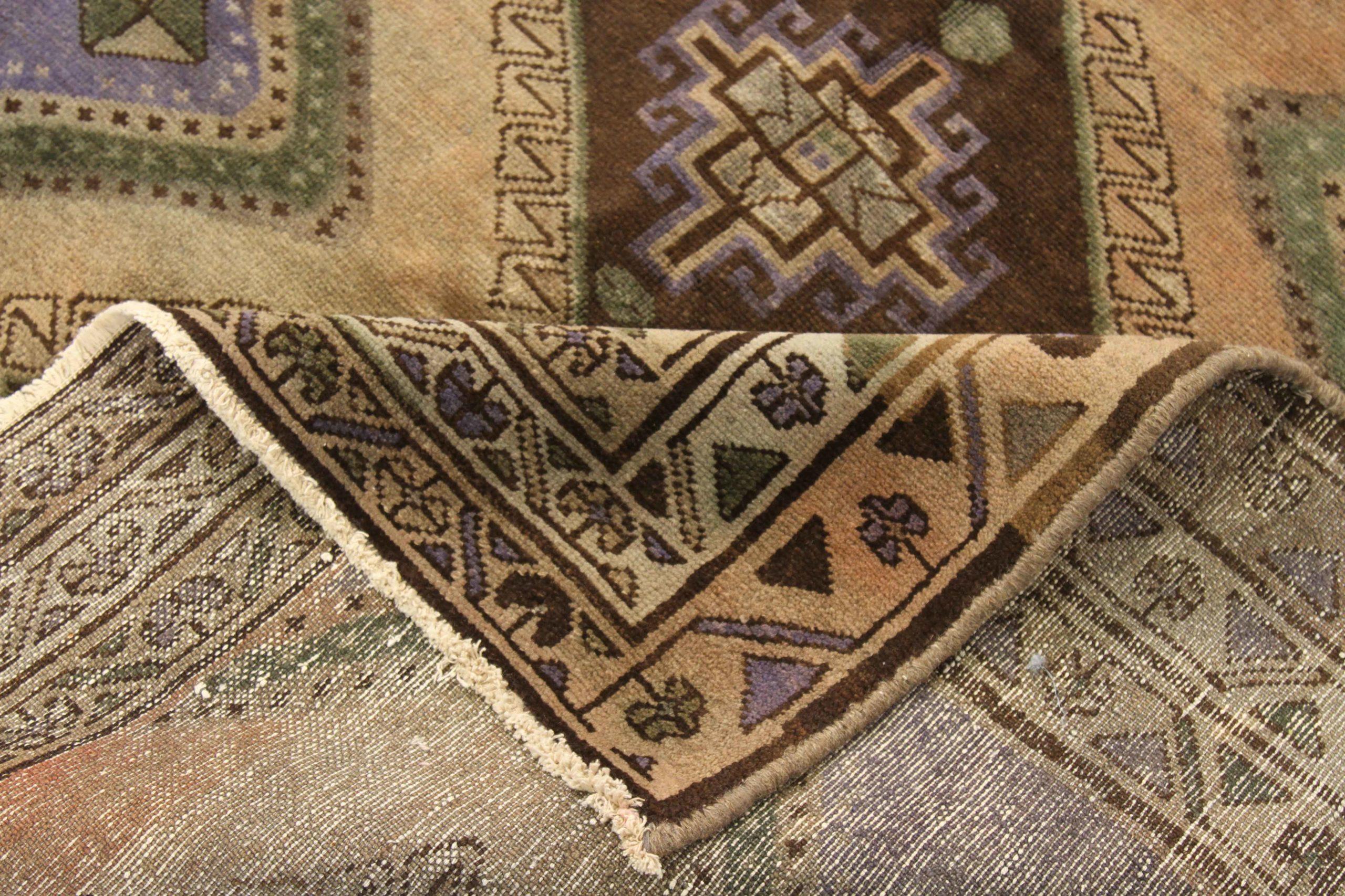 Asiatique Petit tapis persan Varamin Circa 1910 - Laine Brown Green Ivory Purpel 74065 en vente