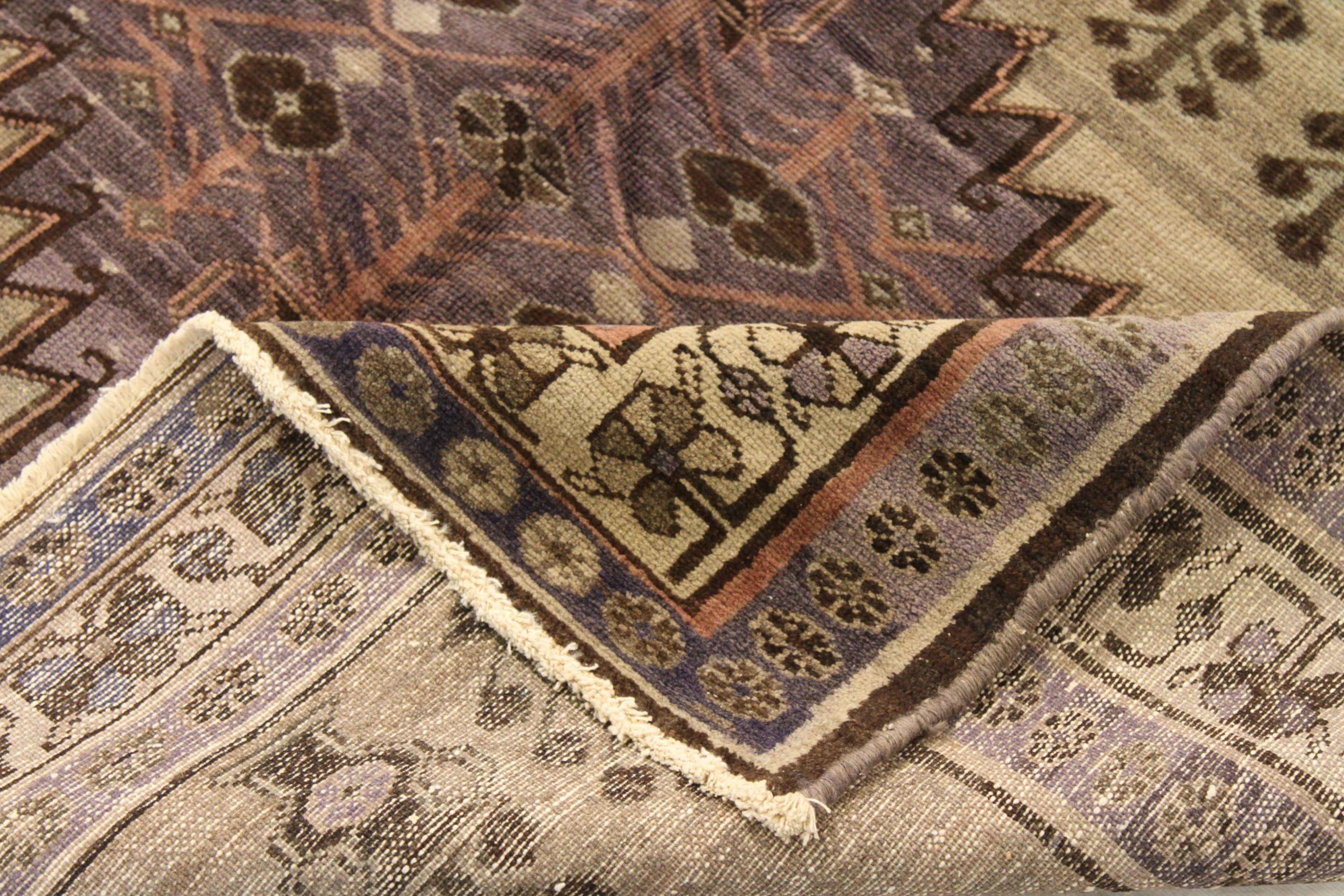 Persischer Varamin Kleinteppich CIRCA 1910 - Wolle Braun Elfenbein Rosa Purpel 74117 (Asiatisch) im Angebot