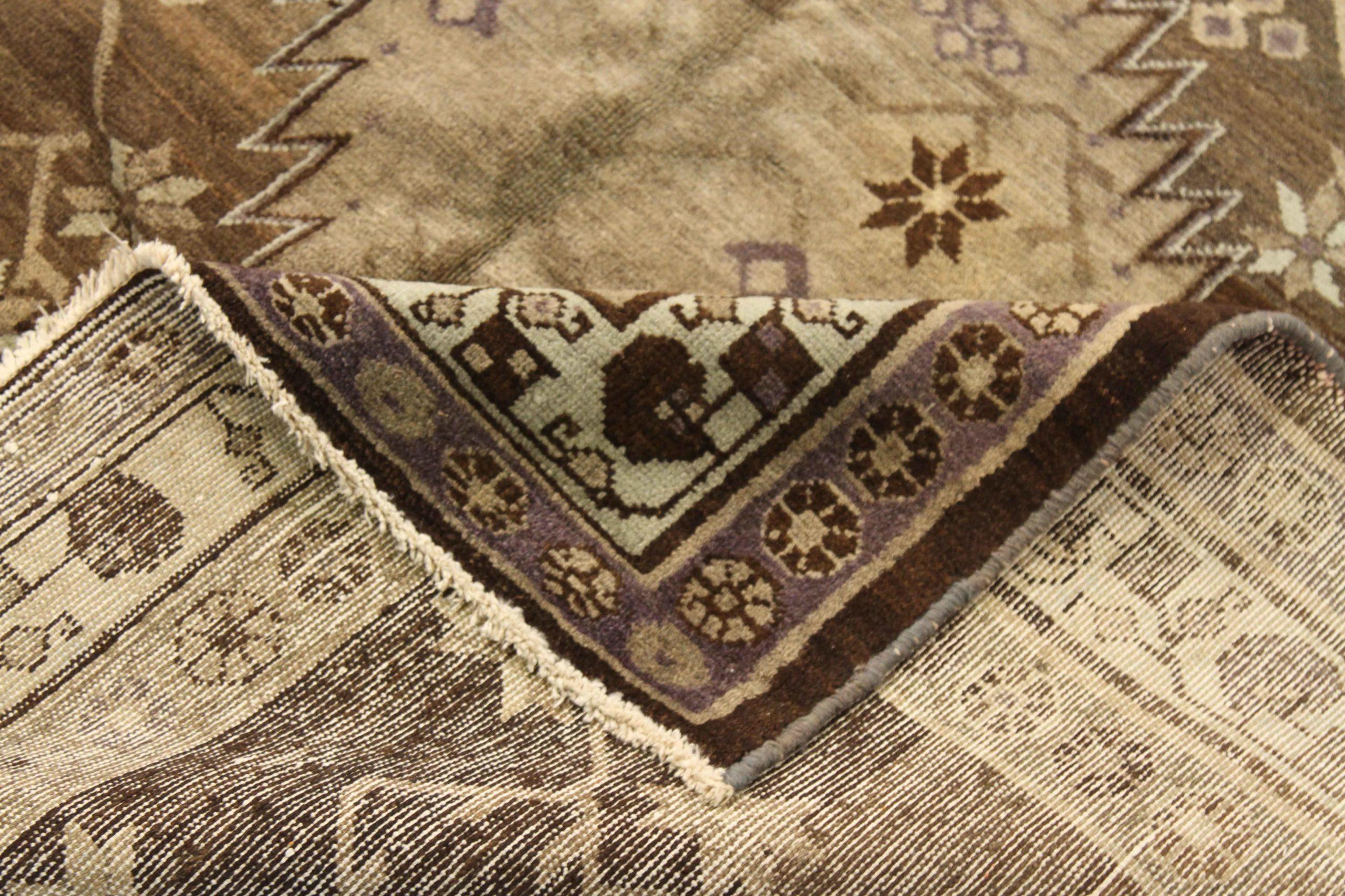 Persischer Varamin Kleinteppich CIRCA 1910 - Wolle Braun Elfenbein Purpel 74123 (Asiatisch) im Angebot