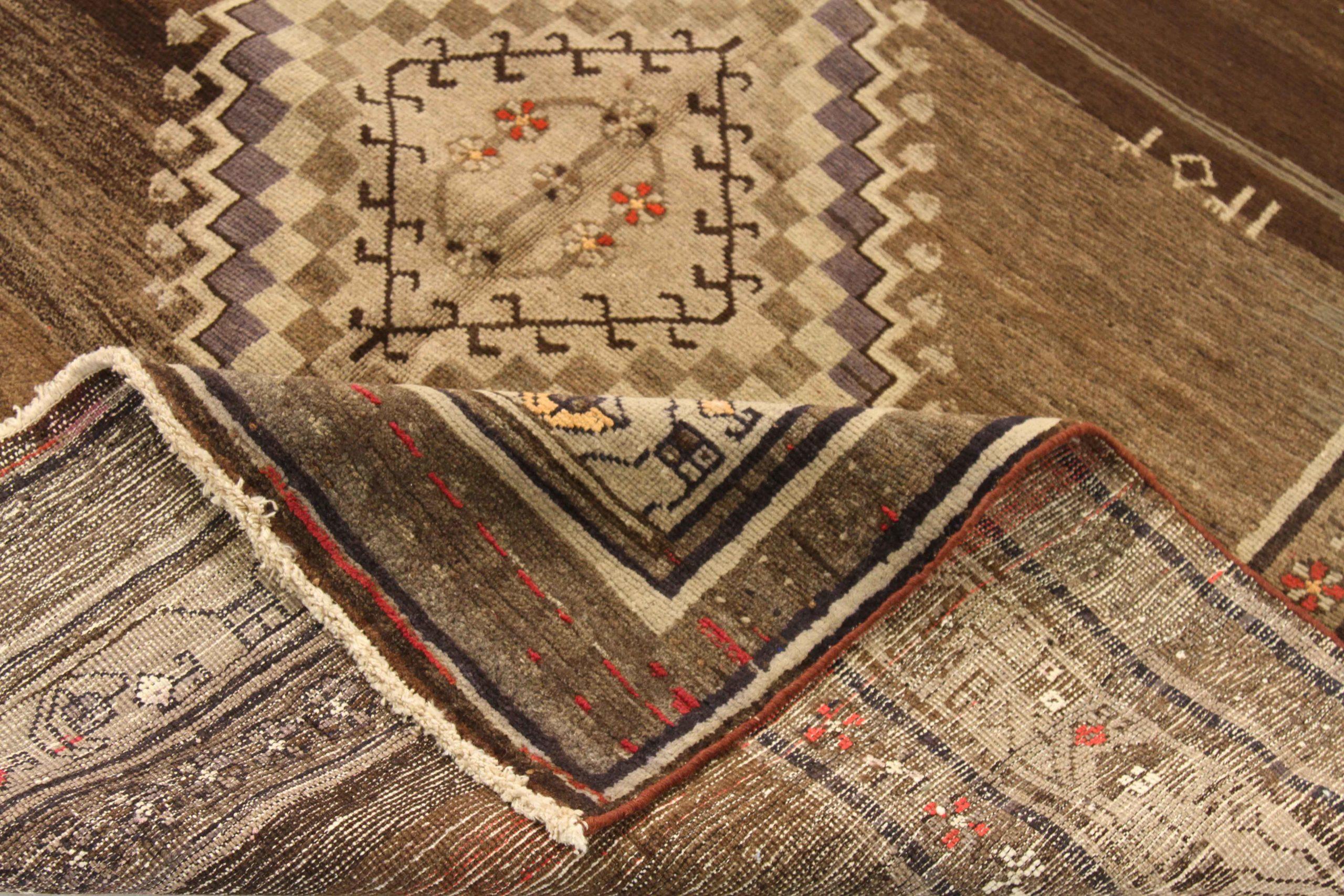 Persischer Varamin Kleiner Teppich CIRCA 1910 - Wolle Braun Elfenbein Rot 74045 (Asiatisch) im Angebot